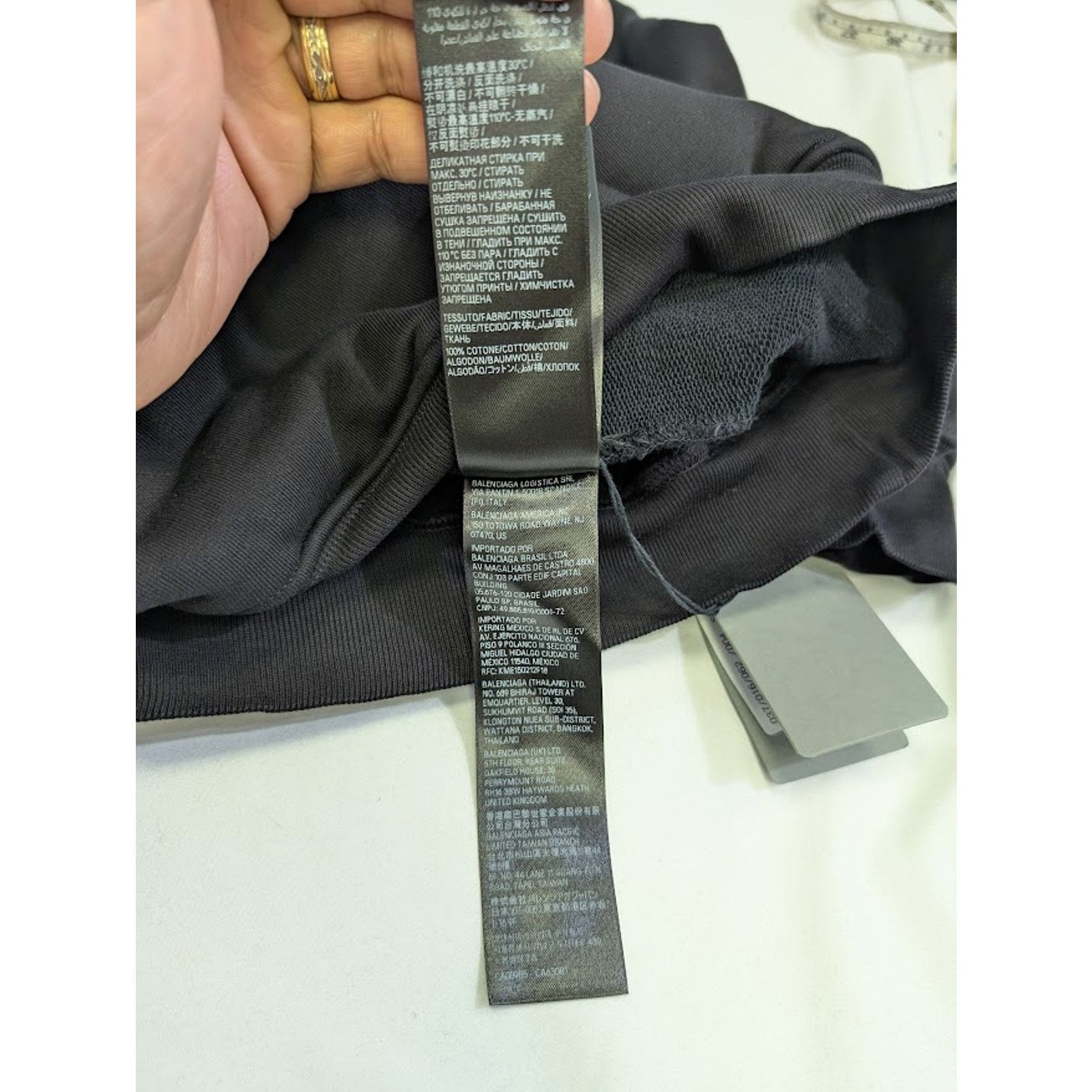 Balenciaga o1rshd1 Q:2 / Large Fit Hoodie in Washed Black Size US L / EU 52-54 / 3 - 14 Thumbnail