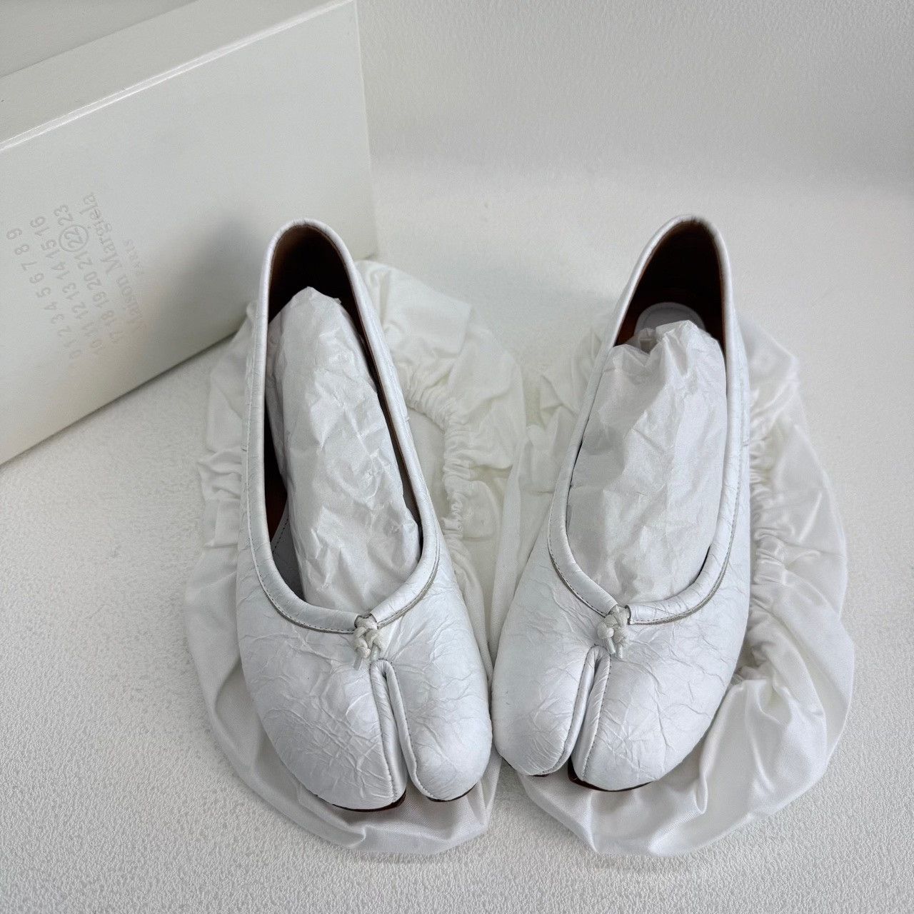 Maison Margiela Maison Margiela White Lowtop Sneakers us_6 Women Size US 6 / IT 36 - 1 Thumbnail