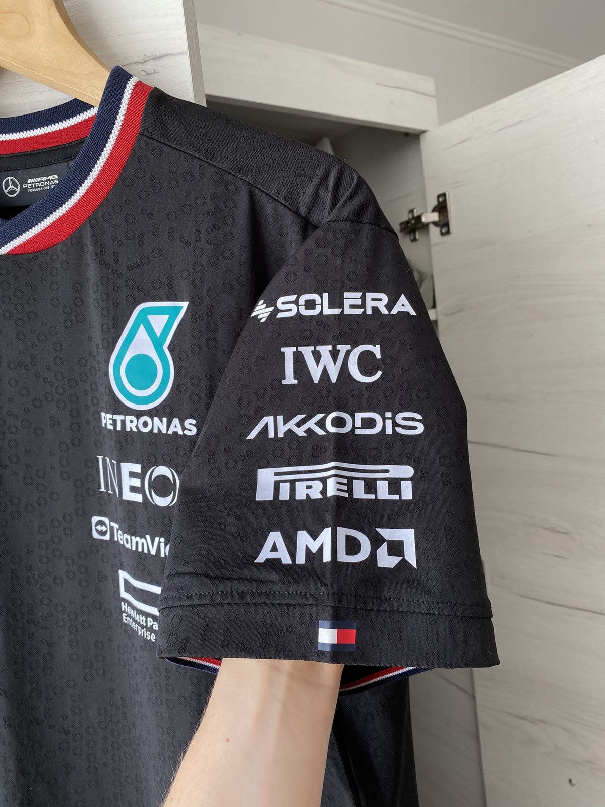 Mercedes-Benz 2024 Mercedes AMG Petronas F1 Men's Team Black T-shirt Size US XL / EU 56 / 4 - 4 Thumbnail