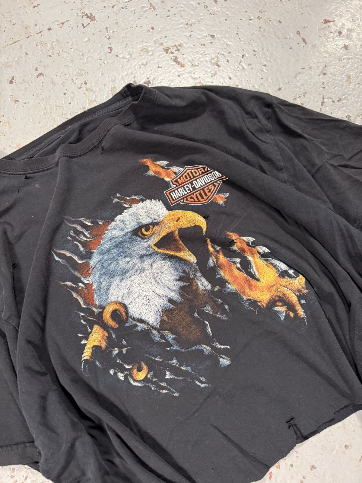 Vintage Vintage Cropped Thrashed Harley Davidson Eagle Breakout Tee Size US L / EU 52-54 / 3 - 4 Thumbnail