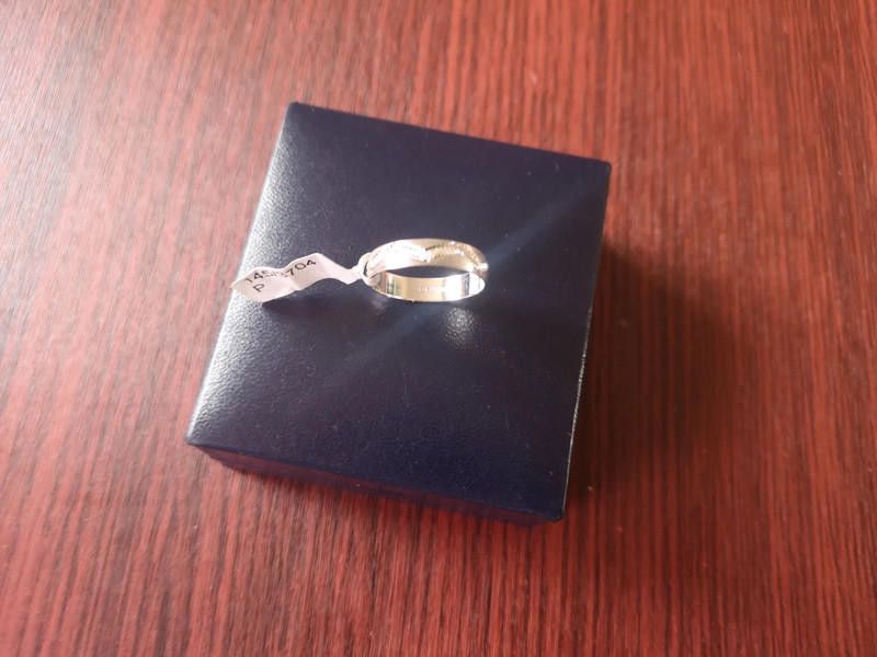 Designer 9ct White Gold Diamond Cut Satin Ring size m Size ONE SIZE - 7 Thumbnail