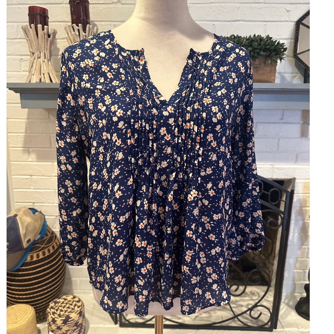 Other Collective Concept Blue Floral 3/4 Sleeve V Neck Blouse SP Size S / US 4 / IT 40 - 1 Thumbnail