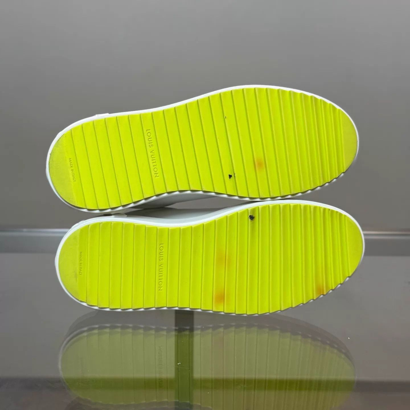 Louis Vuitton LV Time Out White Green Monogram Sneaker 36.5 98 Size US 6 / IT 36 - 7 Thumbnail