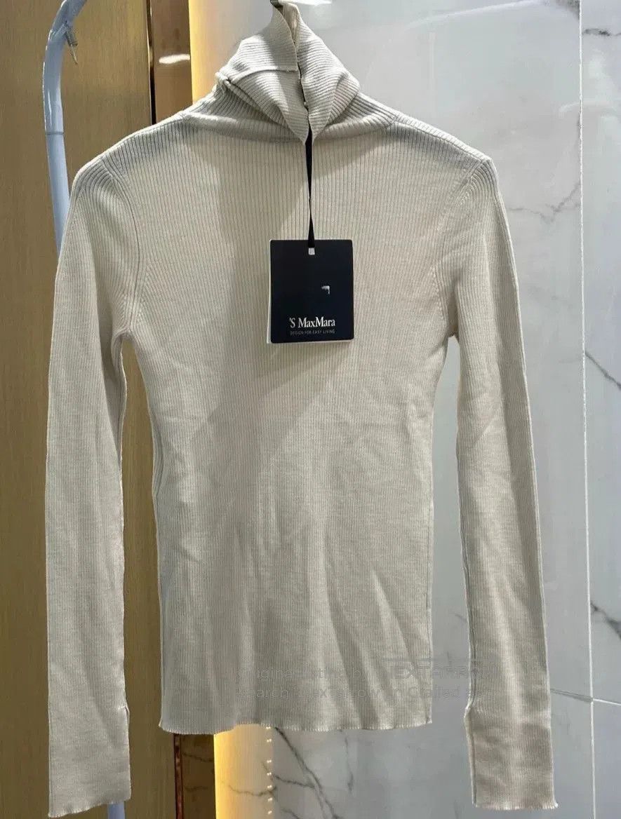 Max Mara Maxmara Classic Beige Turtleneck Sweater. Size XS / US 0-2 / IT 36-38 - 1 Thumbnail