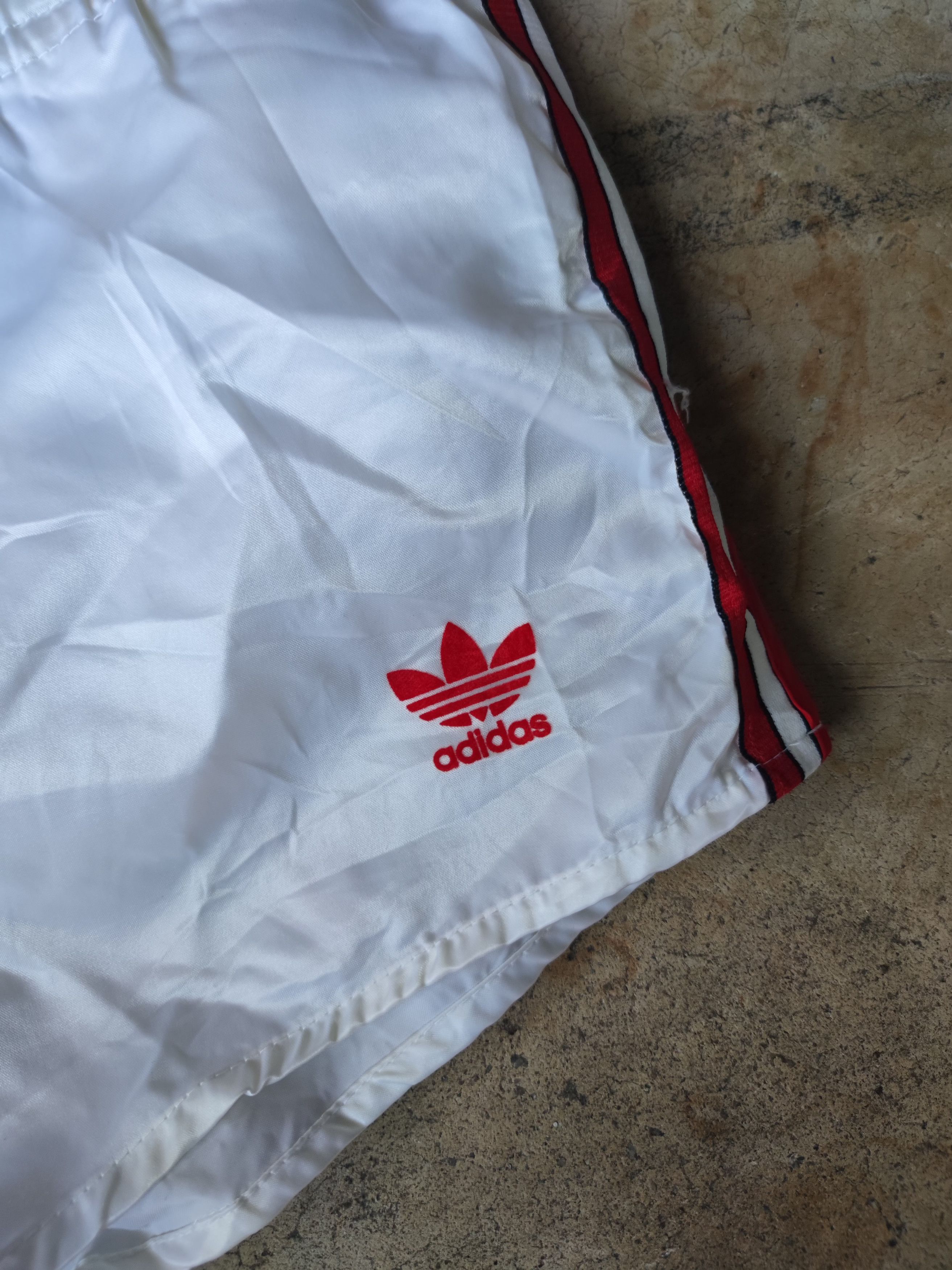 Adidas Vintage 86-88 Adidas Manchester United Home football shorts Size US 34 / EU 50 - 2 Thumbnail