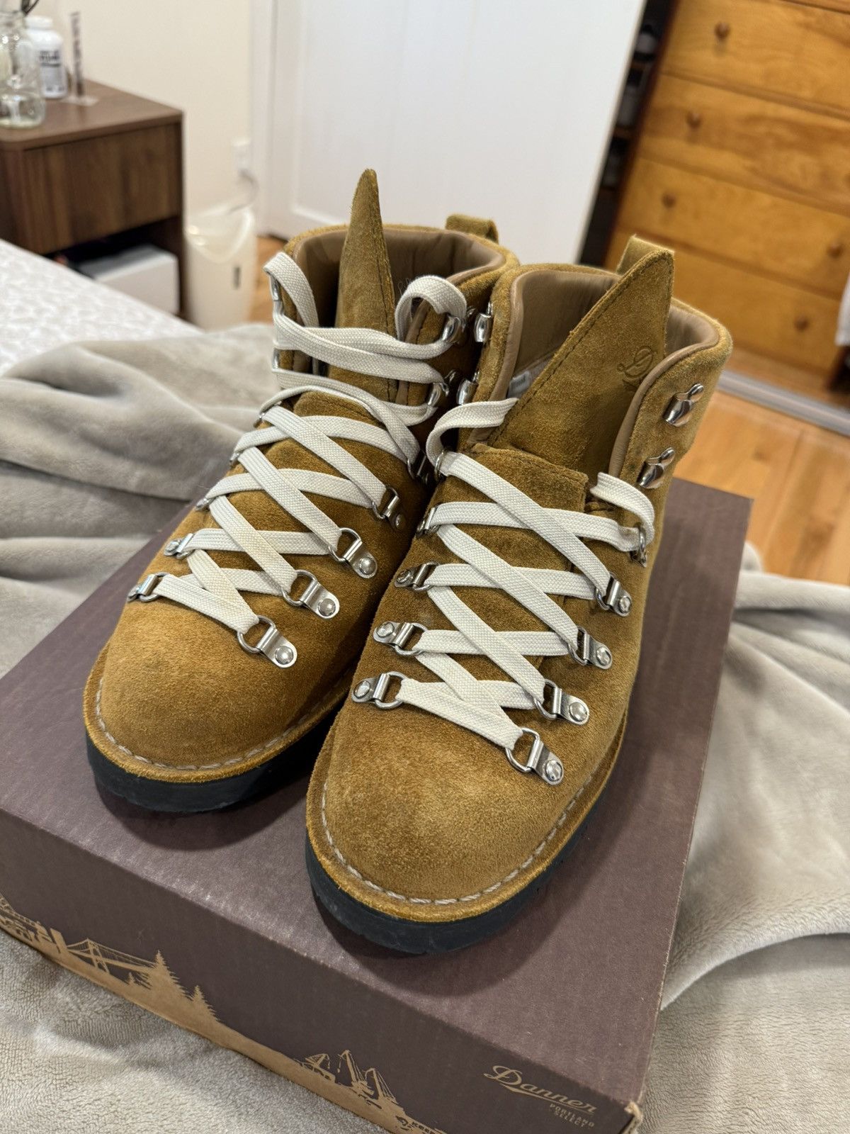 Danner × Jjjjound JJJJOUND x Danner Mountain Light Boots OG 2020 