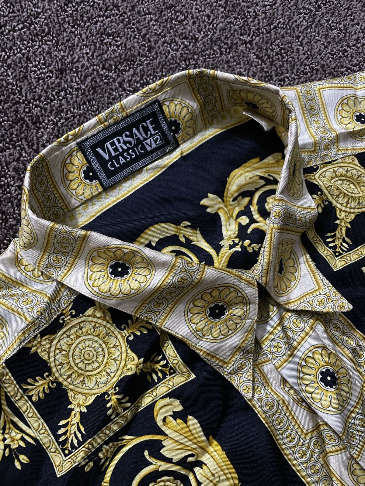 Versace 1994 Versace Classic V2 Baroque Print Silk Button Up Shirts Size US L / EU 52-54 / 3 - 2 Thumbnail