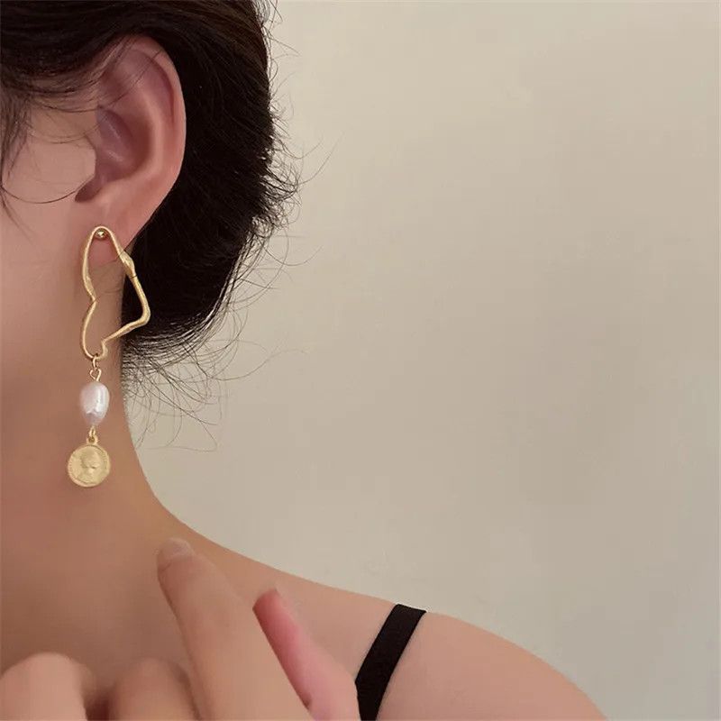 Other Asymmetric Long Baroque Pearl Earrings Size ONE SIZE - 5 Thumbnail