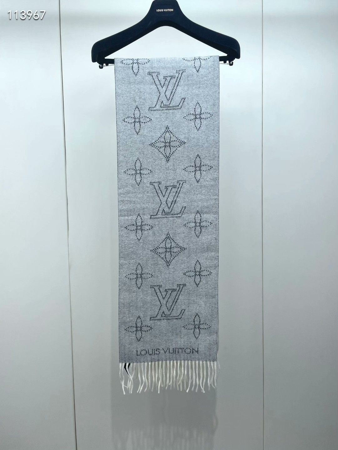 Louis Vuitton LV Gray Monogram Cashmere Tassel Scarf Size ONE SIZE - 1 Thumbnail
