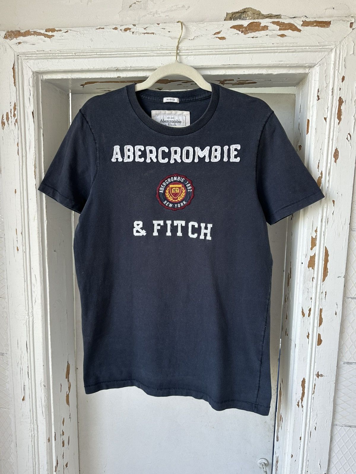 If Six Was Nine Vintage Abercrombie & Fitch Navy T-shirt Size US M / EU 48-50 / 2 - 1 Thumbnail