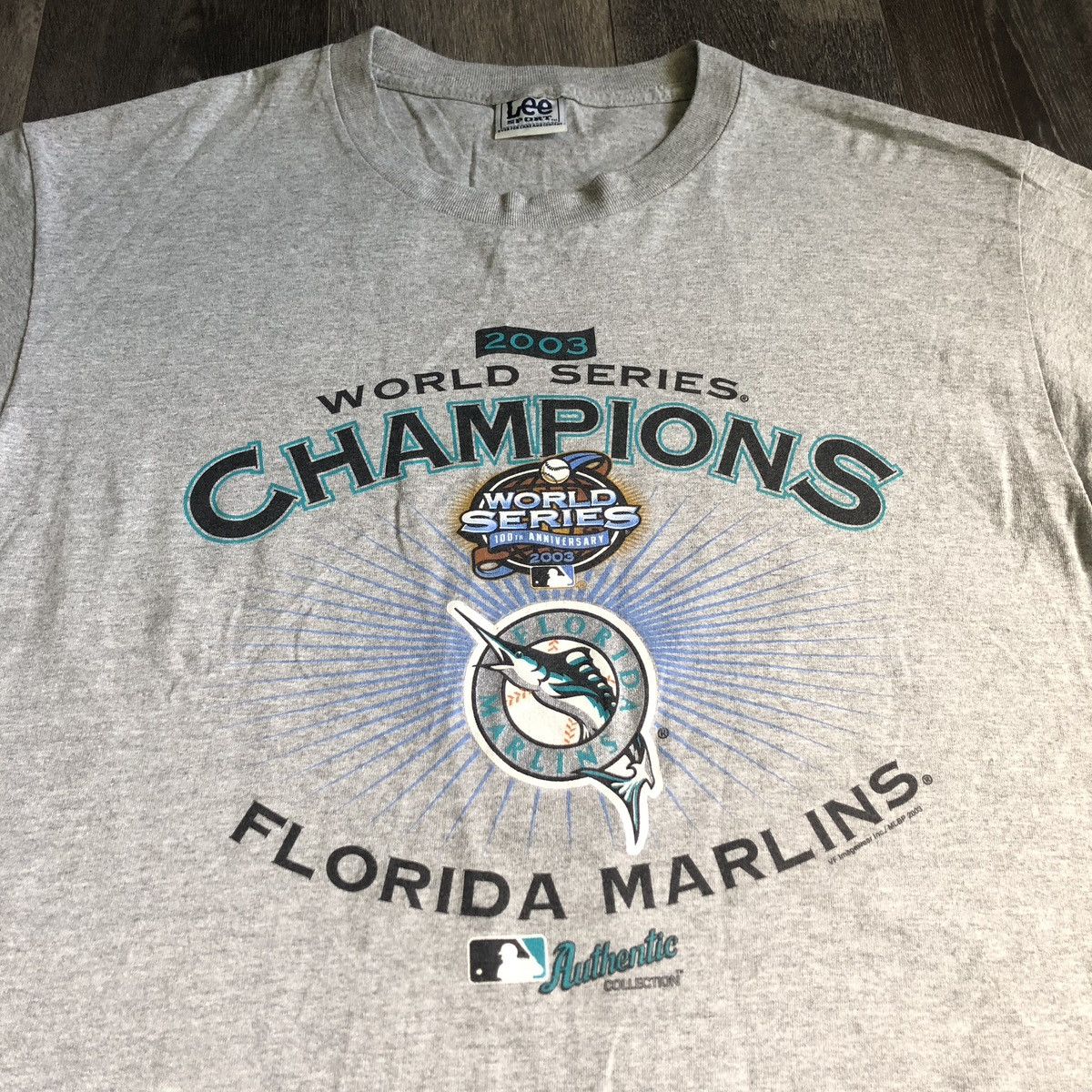 Lee Vintage 2003 Florida Marlins World Series Champions Logo Tee Size US XL / EU 56 / 4 - 1 Thumbnail