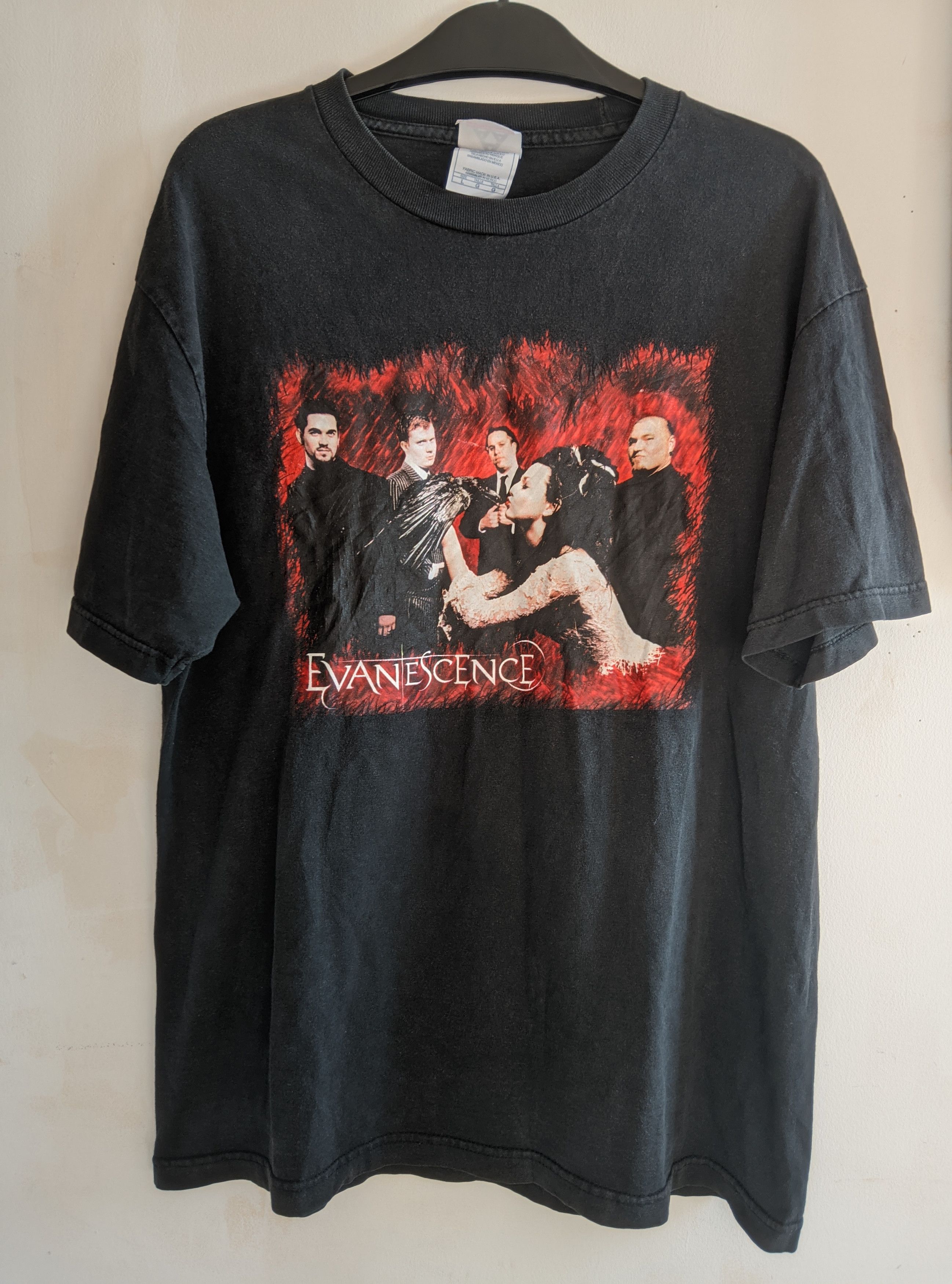 Vintage 2004 evanescence anywhere but Home t shirt metal