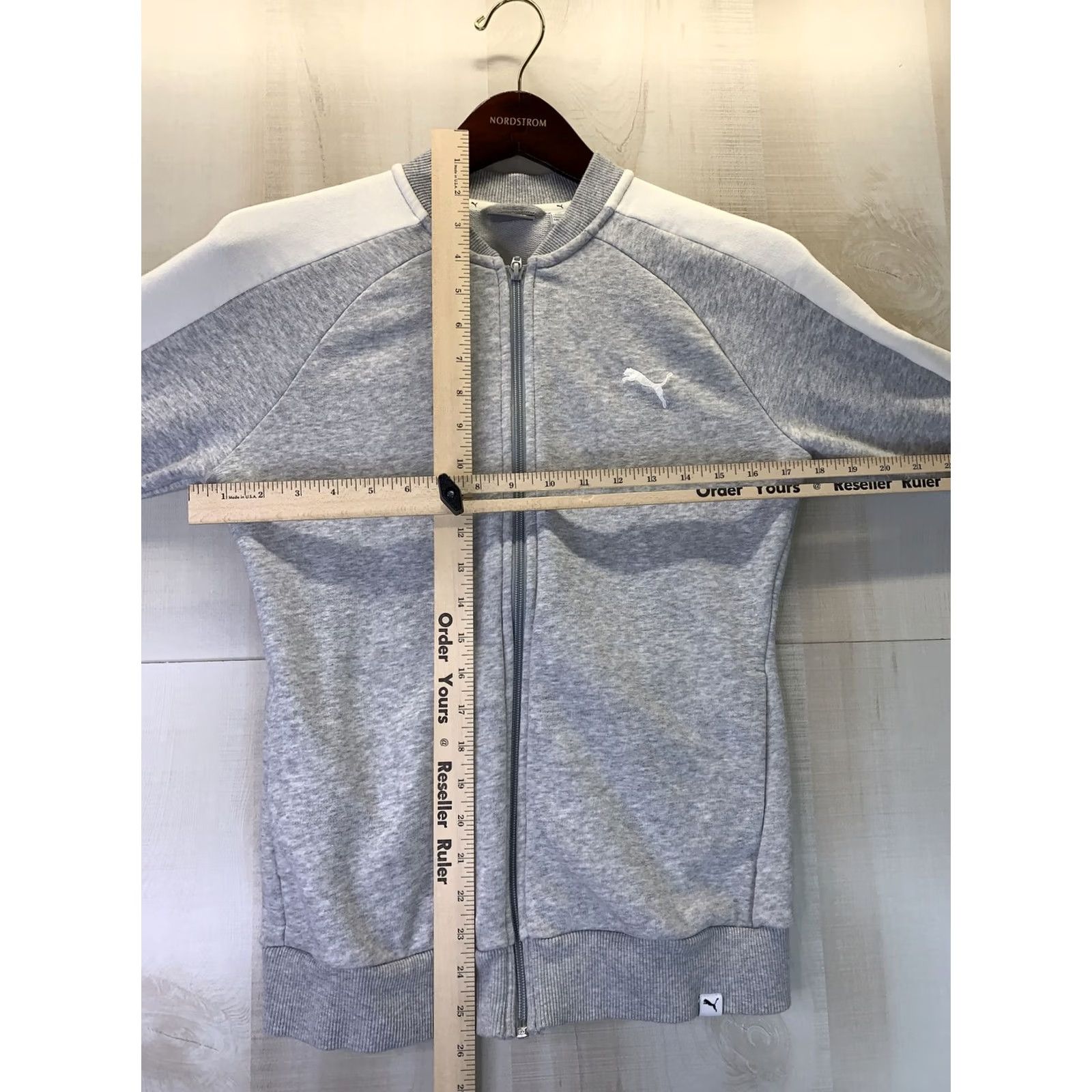 Puma Puma Women’s SZ S Gray/White Full Zip Sweater Jacket EUC #3214 Jacket XS? Size S / US 4 / IT 40 - 4 Thumbnail