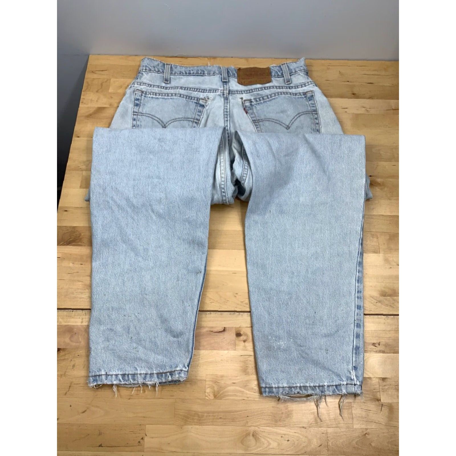 Levi's Mens Levi's 560 Jeans Denim Blue Light Wash Comfort 33x32 Regular Inseam 32 Distress 4698 Size US 33 - 4 Thumbnail