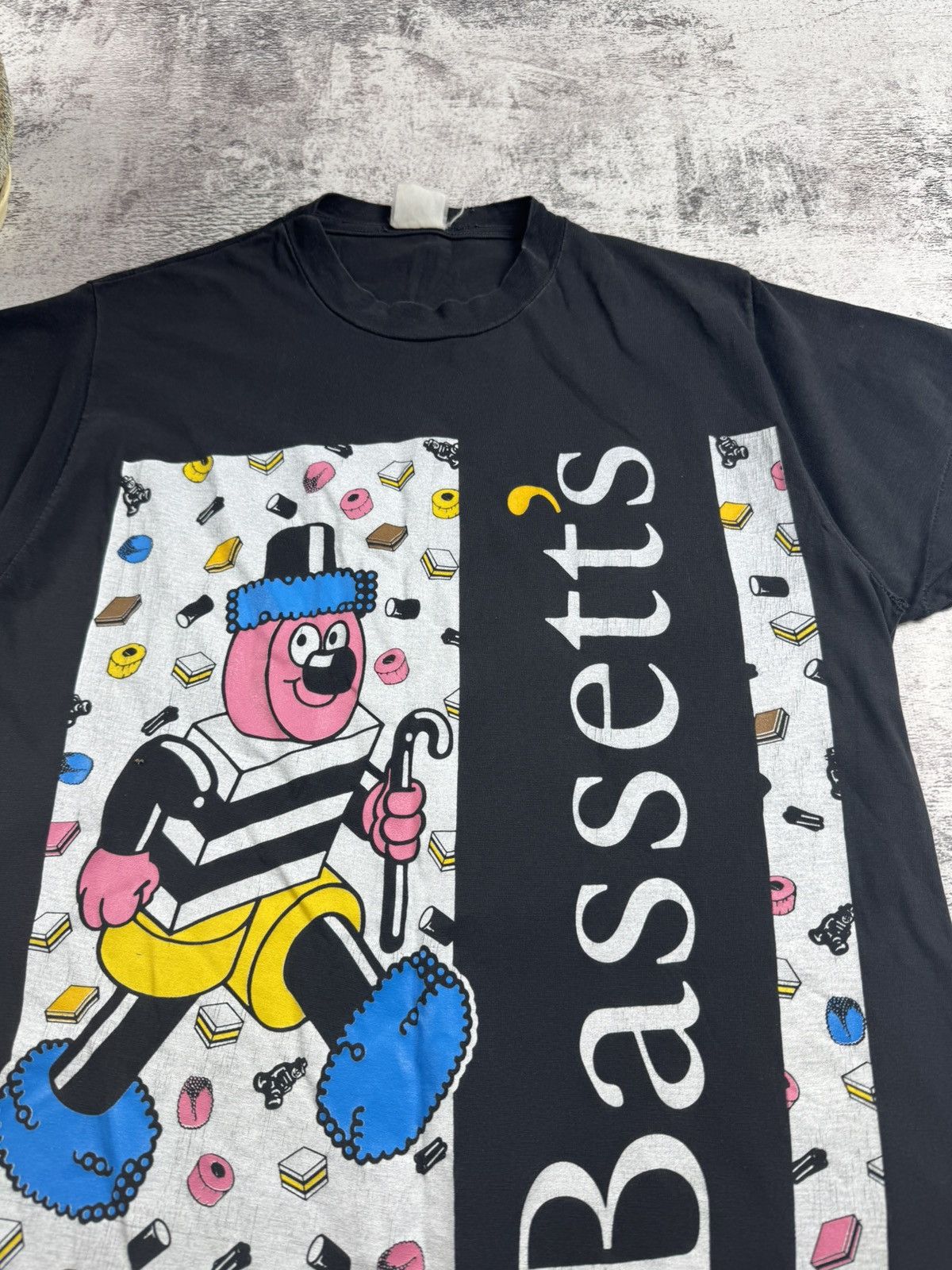 Vintage Vintage 80's Bertie Bassett’s Liquorice Allsorts Candys T-Shirt SingleStitch Size US S / EU 44-46 / 1 - 6 Thumbnail