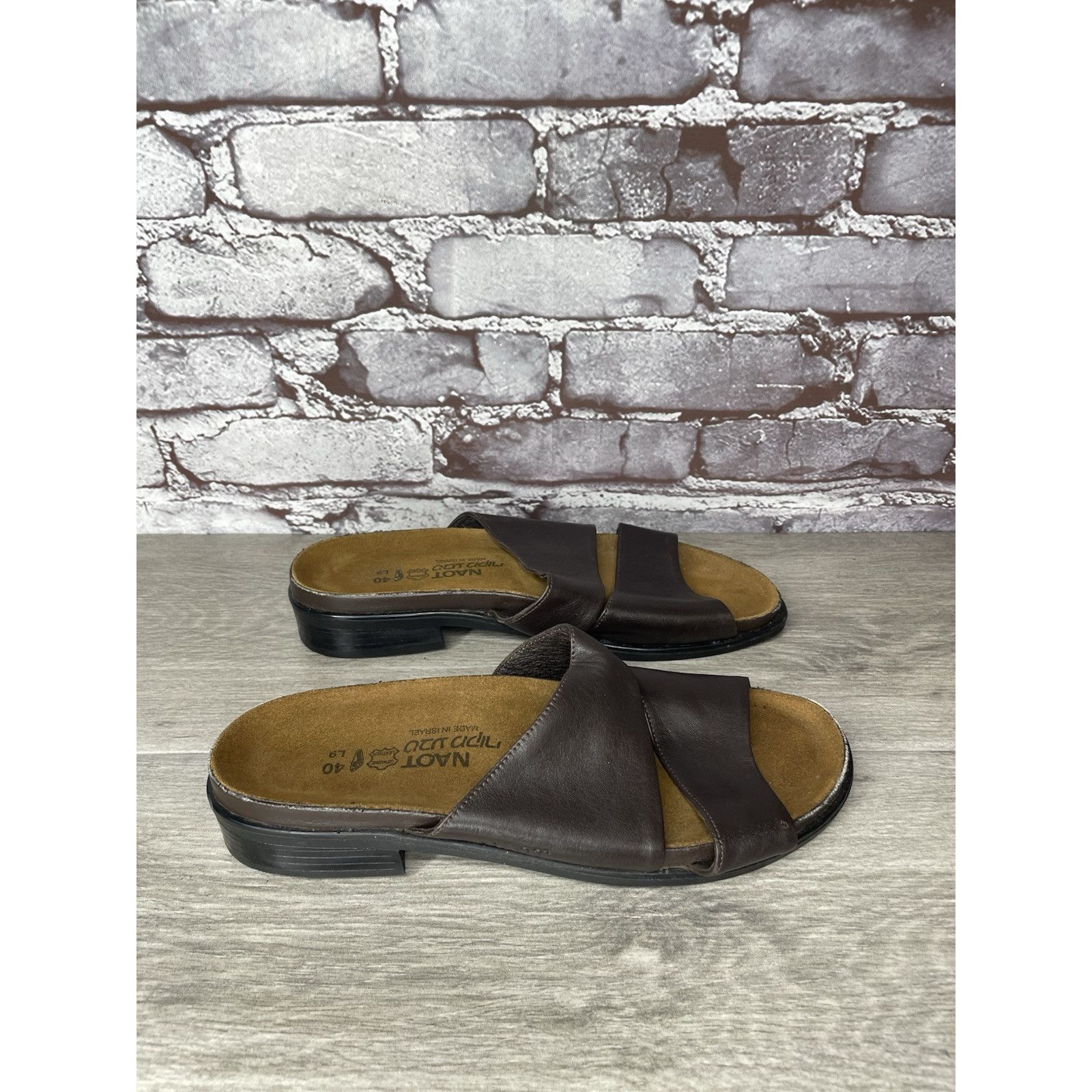 Other Naot Brown Leather Casual Low Heel Strap Slides Sandals Wome Size US 10 / IT 40 - 10 Thumbnail