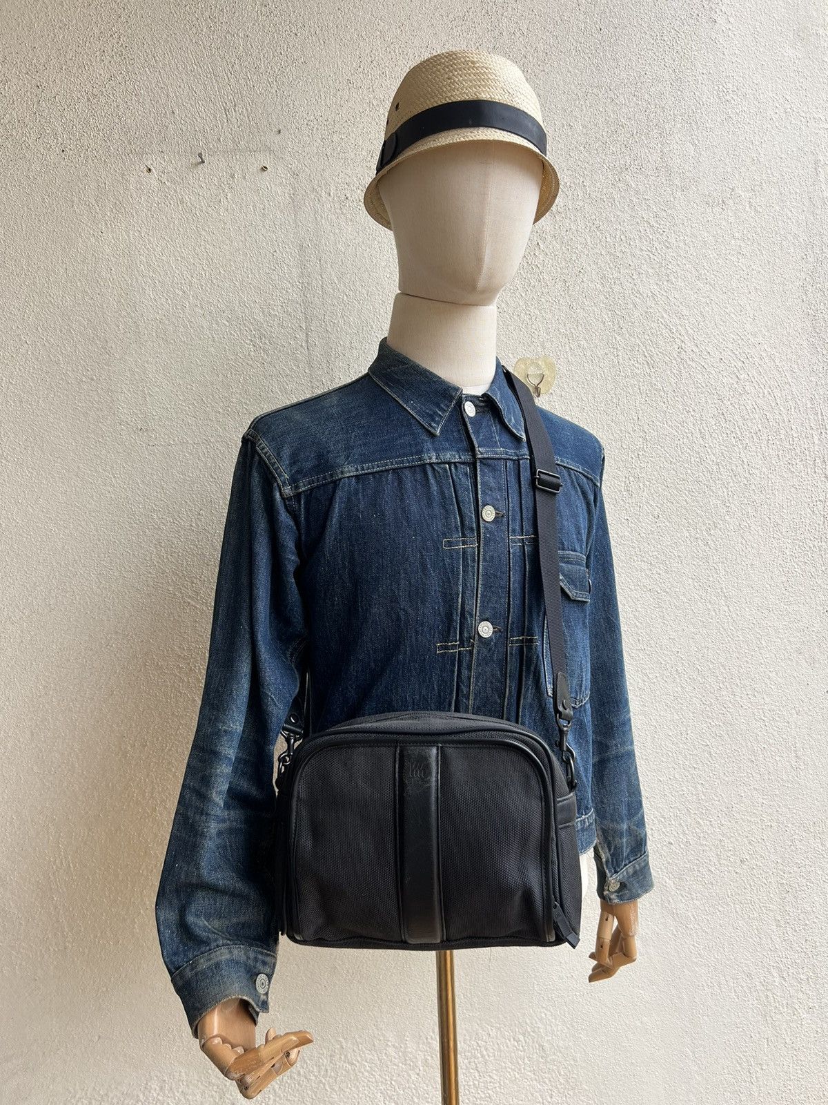 Issey Miyake Vintage Issey Miyake Fade Canvas Leather Sling Bag Size ONE SIZE - 1 Thumbnail