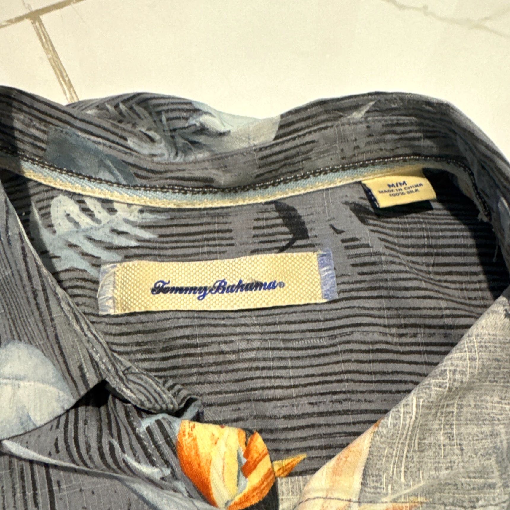 Tommy Bahama VINTAGE Tommy Bahama Shirt M Floral Silk Button-Up Hawaiian Short Sleeve Gray 100% Silk Medium Mens Size US M / EU 48-50 / 2 - 4 Thumbnail