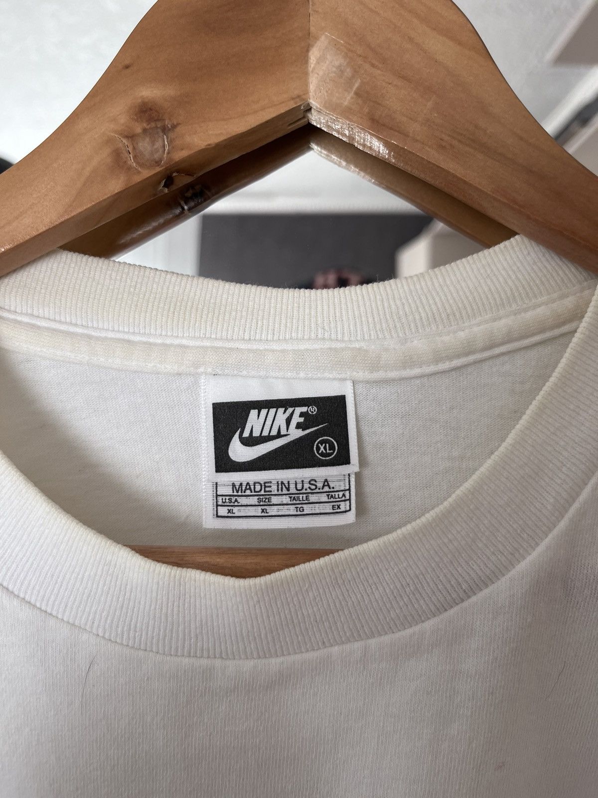 Nike Vintage Nike Y2K Big Logo White Single Stitch White T-shirt Size US XL / EU 56 / 4 - 10 Thumbnail