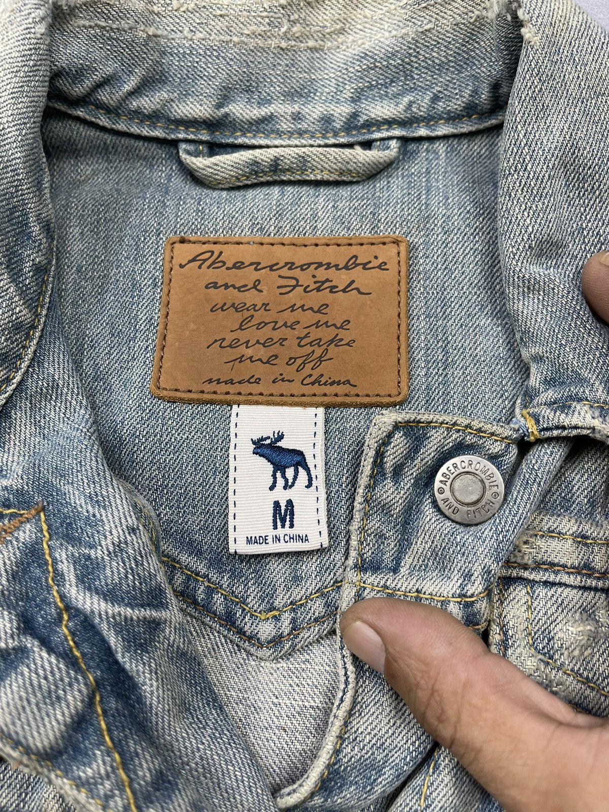 Abercrombie & Fitch ABERCROMBIE FITCH Distressed Wash Denim Jacket Size M / US 6-8 / IT 42-44 - 7 Thumbnail