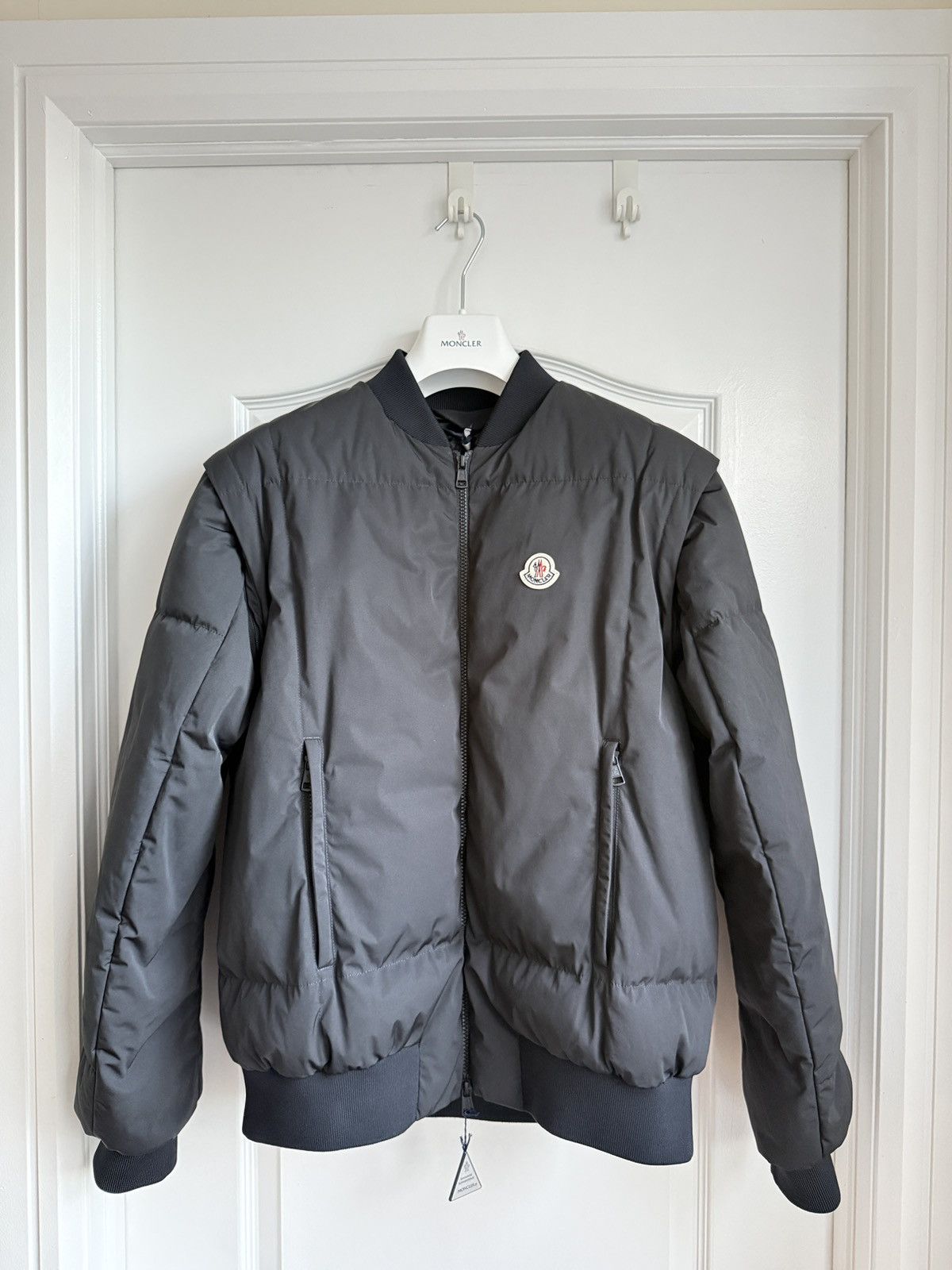 Moncler Moncler Taku Down Jacket - Zip-off sleeves BLK/Size L,3 Size US L / EU 52-54 / 3 - 1 Thumbnail
