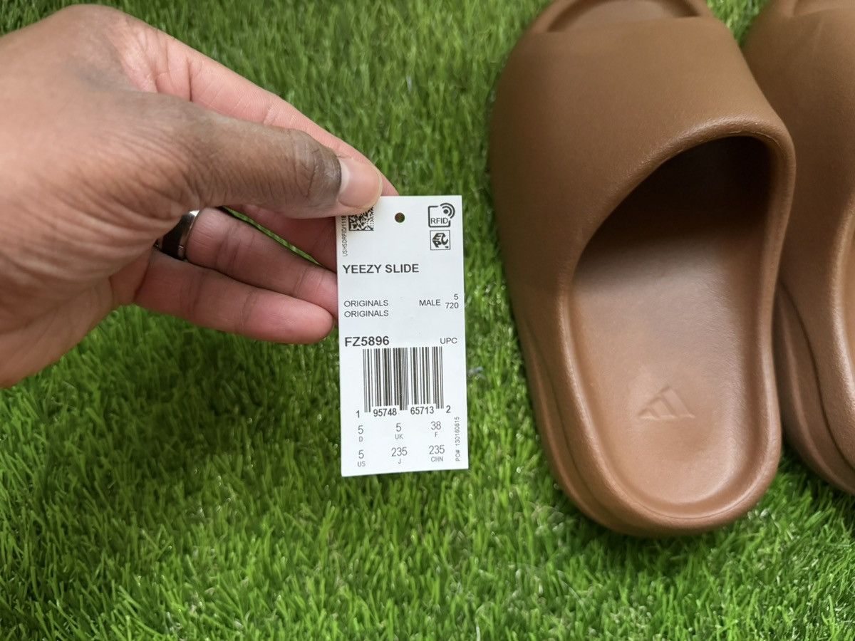 Adidas Adidas Yeezy Slides “Flax”, Size 5, Used Size US 5 / EU 37 - 8 Thumbnail
