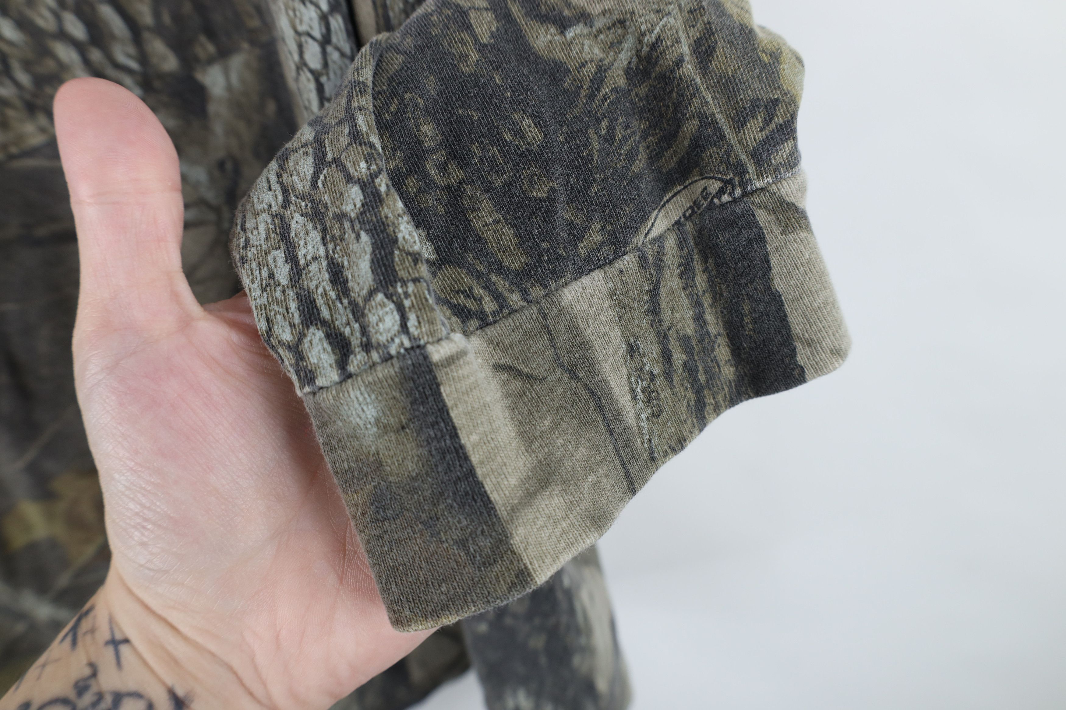 Vintage Vintage Y2K Streetwear Camouflage Long Sleeve Pocket T-Shirt Size US XXL / EU 58 / 5 - 9 Thumbnail