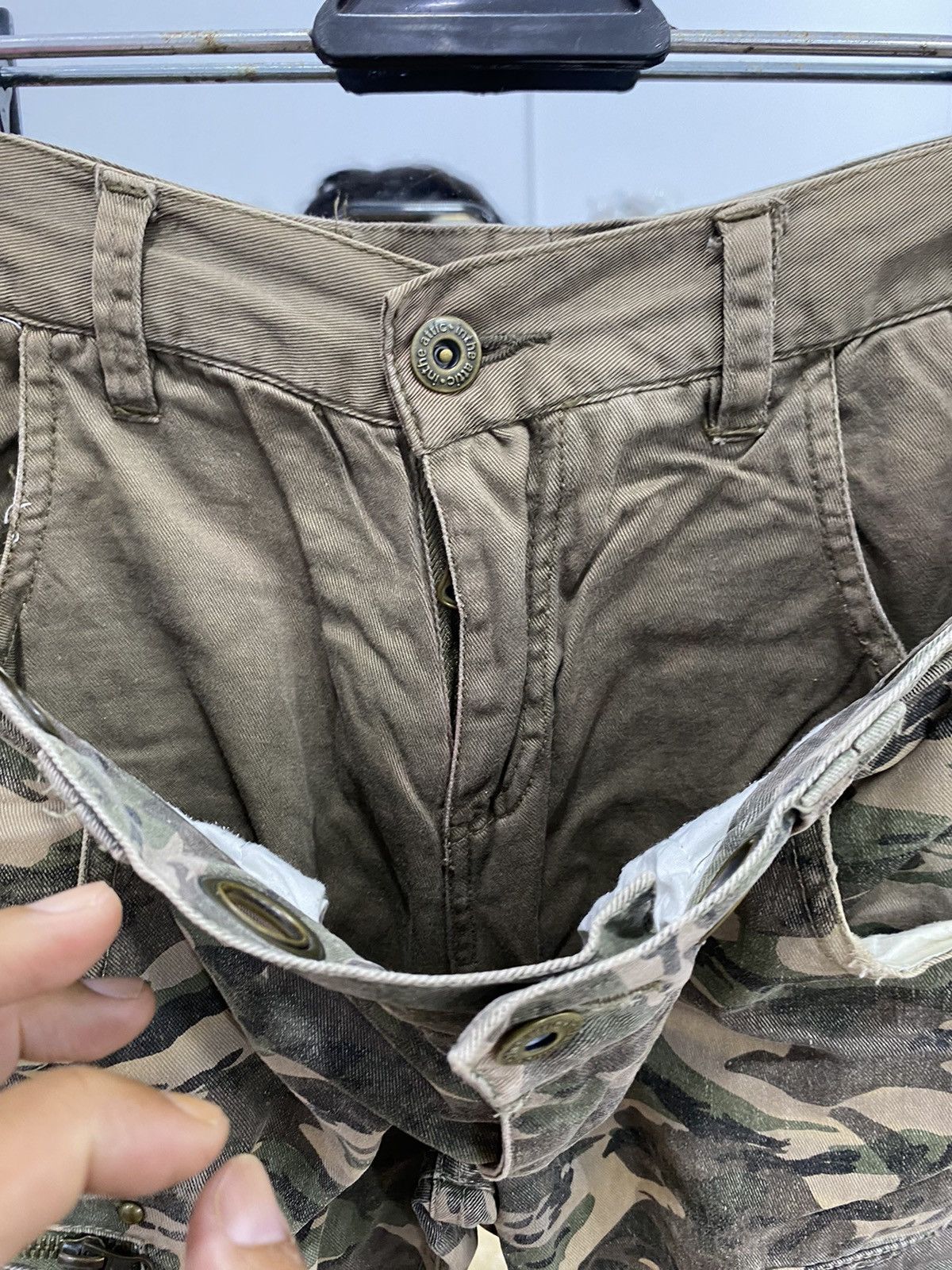 In The Attic In The Attic 12 Pocket Double Waist Camo Pants Size US 29 - 2 Thumbnail