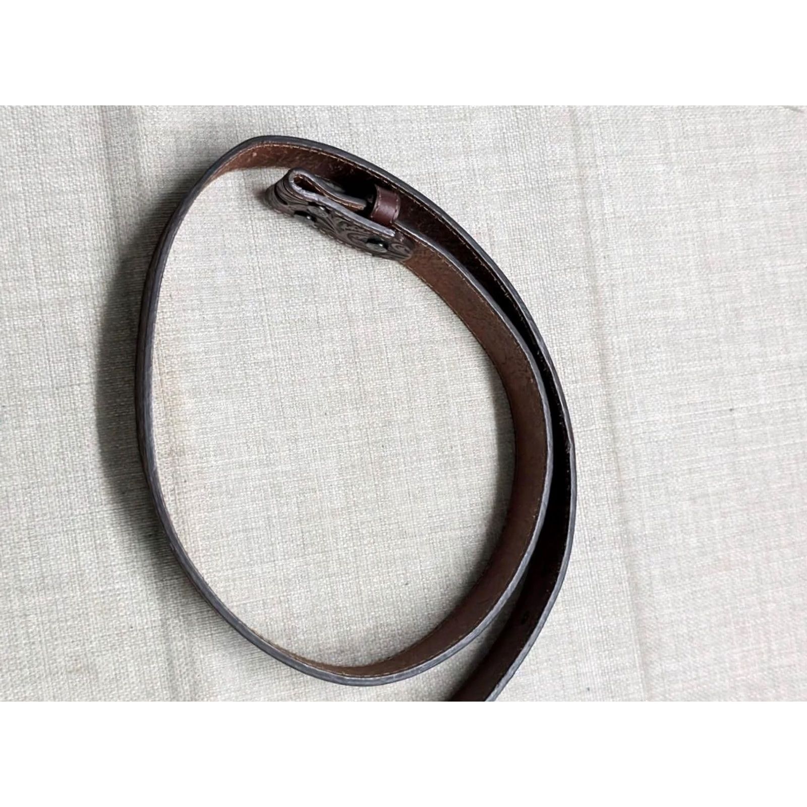 Ariat VINTAGE Ariat belt Tooled leather Western belt 34 Brown Mens 1-1/2" width Southwestern Cowboy Buckle belt 39.5" total length 31.5-35.5 belt holes Size 34 - 7 Thumbnail