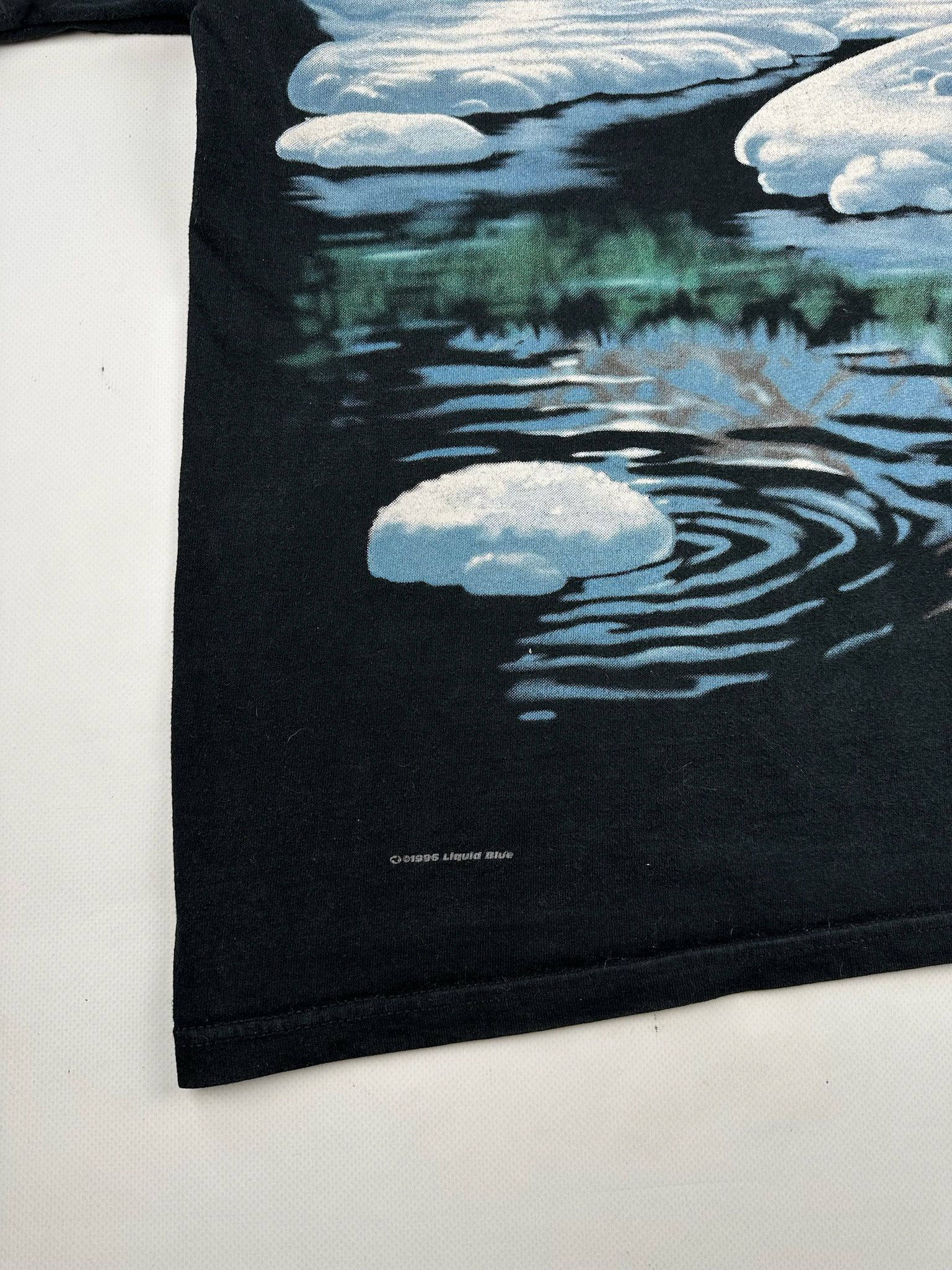 Liquid Blue Vintage 1996 Liquid Blue Wolf All Over Print Tee Size US XL / EU 56 / 4 - 8 Thumbnail