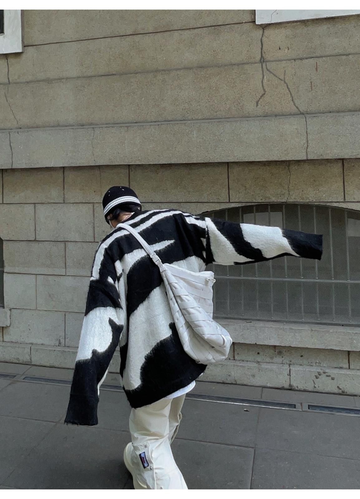 Vintage Patterned Oversized Black and White Sweater Size US L / EU 52-54 / 3 - 9 Thumbnail