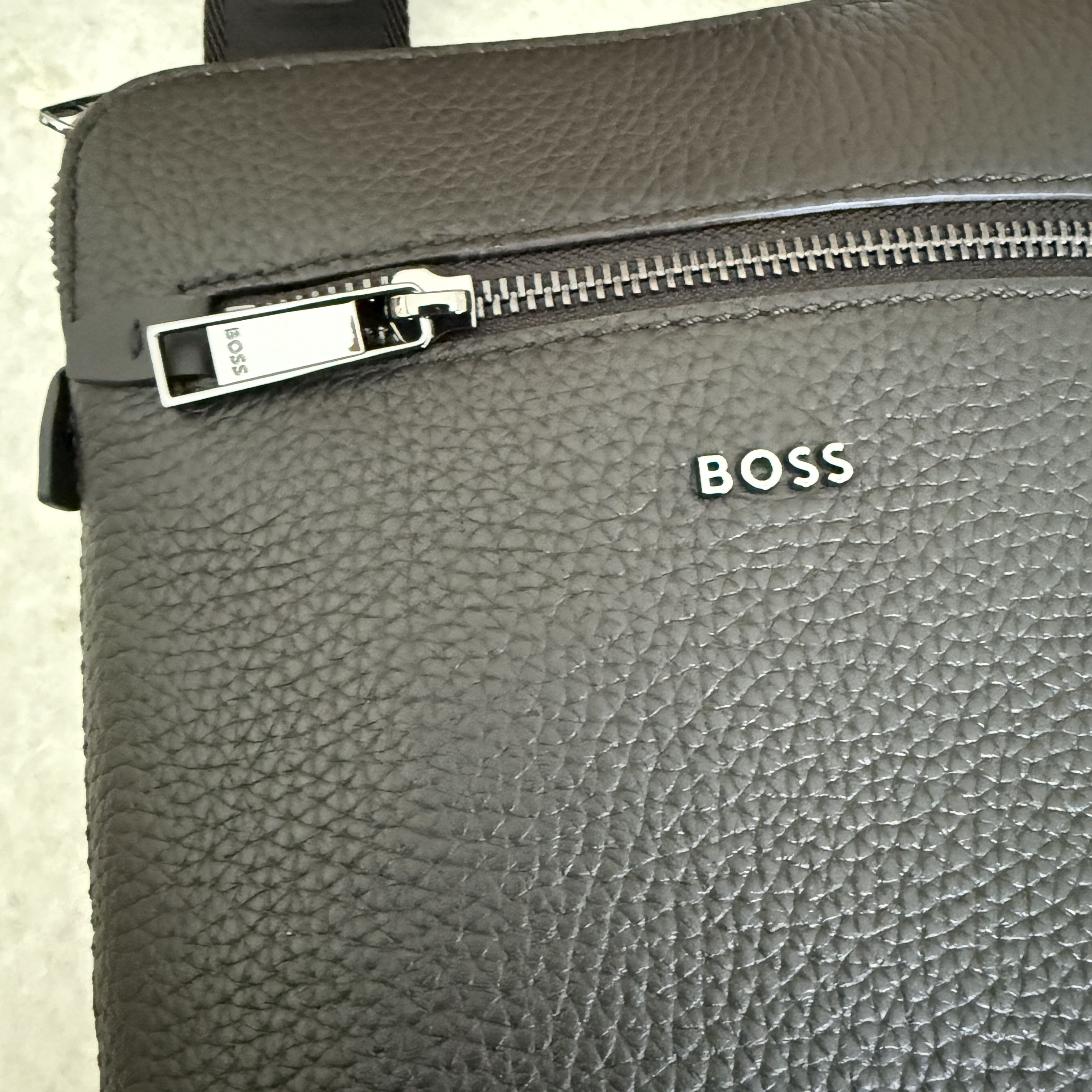 Hugo Boss HUGO BOSS Morval_S All Leather Zip Env_O Bag 50517985 Black Size ONE SIZE - 3 Thumbnail