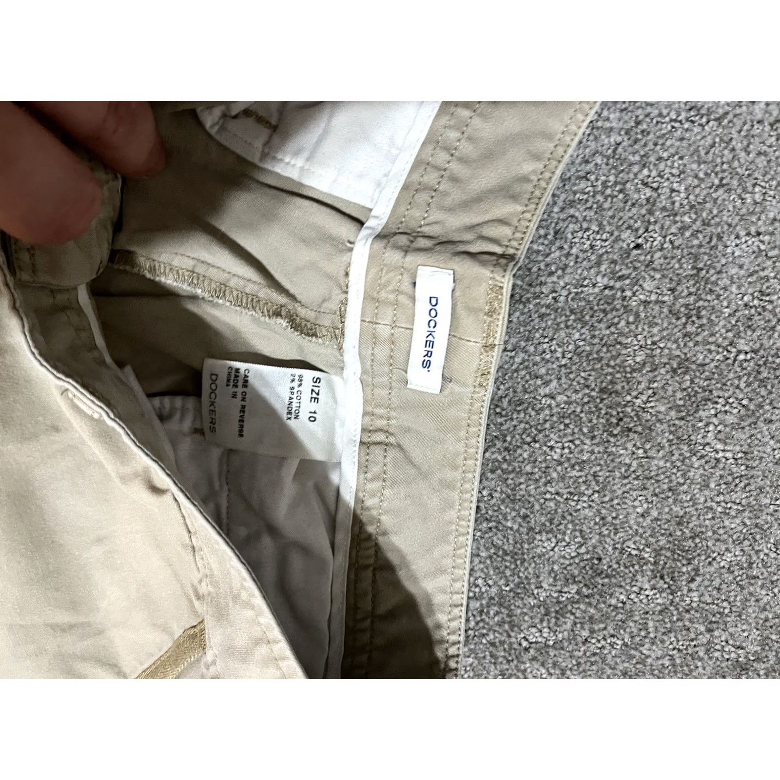 Dockers Dockers Cargo Shorts Womens Size 10 Beige Cotton Blend Size 32" / US 10 / IT 46 - 3 Thumbnail