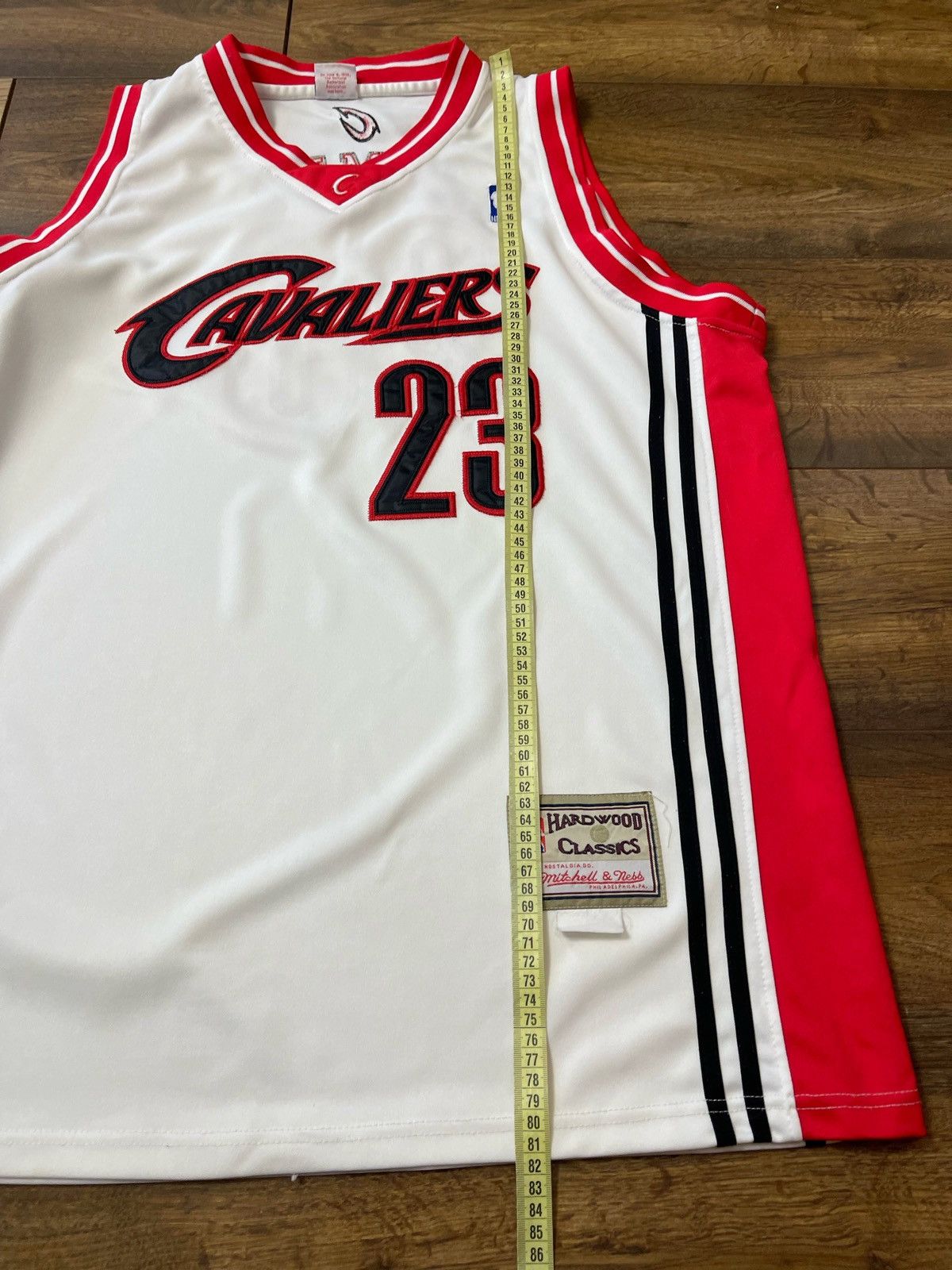 NBA LeBron James 23 Cleveland Cavaliers Hardwood Classics Jersey Size US XL / EU 56 / 4 - 9 Thumbnail