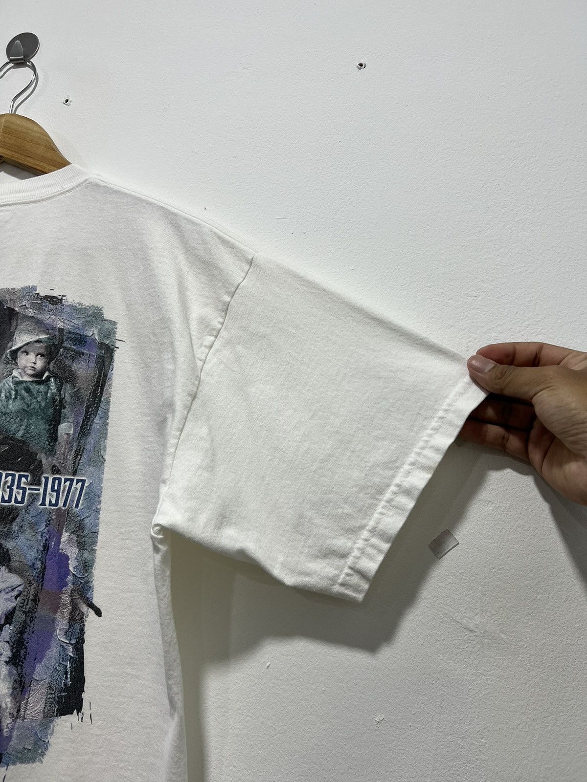 Vintage Vintage 90’s Hard Rock Cafe x Elvis Presley Tshirt Size US L / EU 52-54 / 3 - 5 Thumbnail