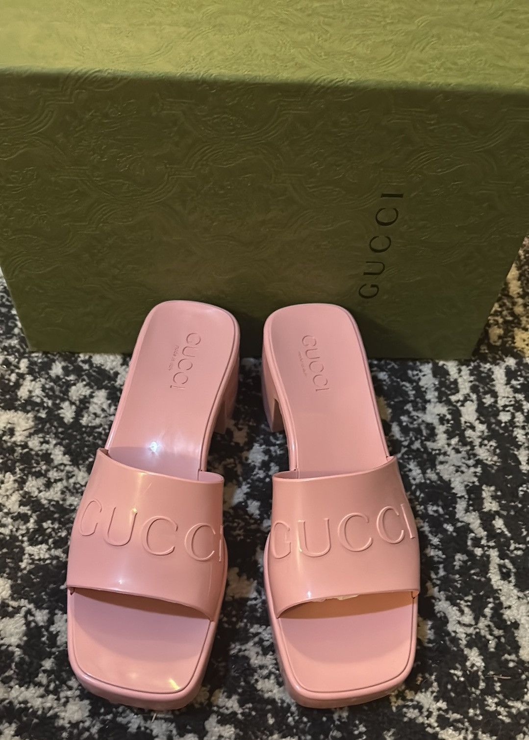 Gucci Gucci Rubber Logo Sandal Slipper Wild Rose size 37 Size US 7 / IT 37 - 2 Thumbnail