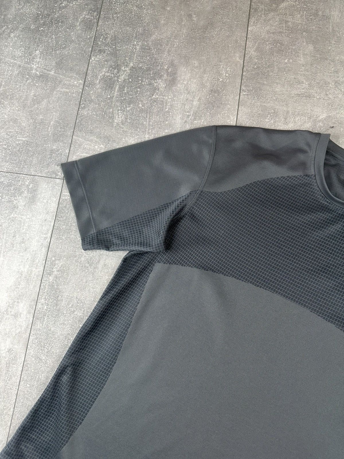 Other Lowe Alpine Dry Zone Outdoor Polyester Small Logo T-Shirt Size US L / EU 52-54 / 3 - 4 Thumbnail