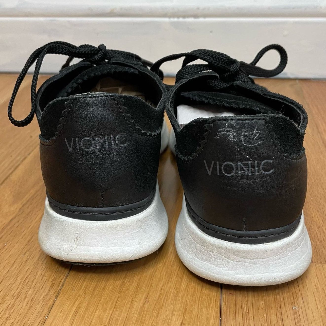 Vionic Vionic Black Taylor Sneakers 5 Womens Lace Up Athletic Suede Size US 5 / IT 35 - 6 Thumbnail