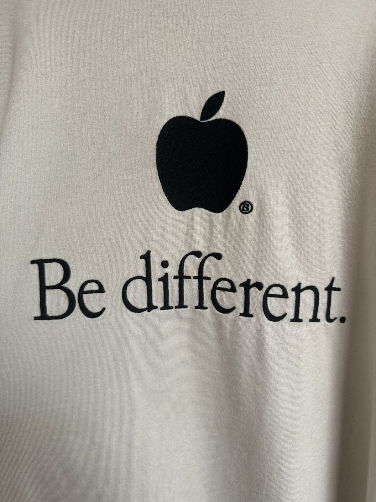 Balenciaga Balenciaga Be Different Apple T-Shirt Size US L / EU 52-54 / 3 - 2 Thumbnail