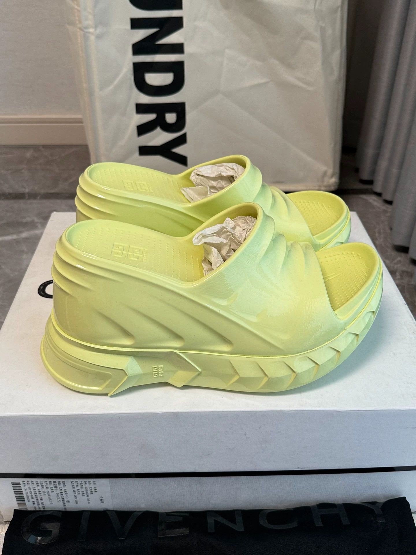 Gucci Givenchy Marshmallow rubber slide Mint Avocado Green Size US 7.5 / IT 37.5 - 3 Thumbnail