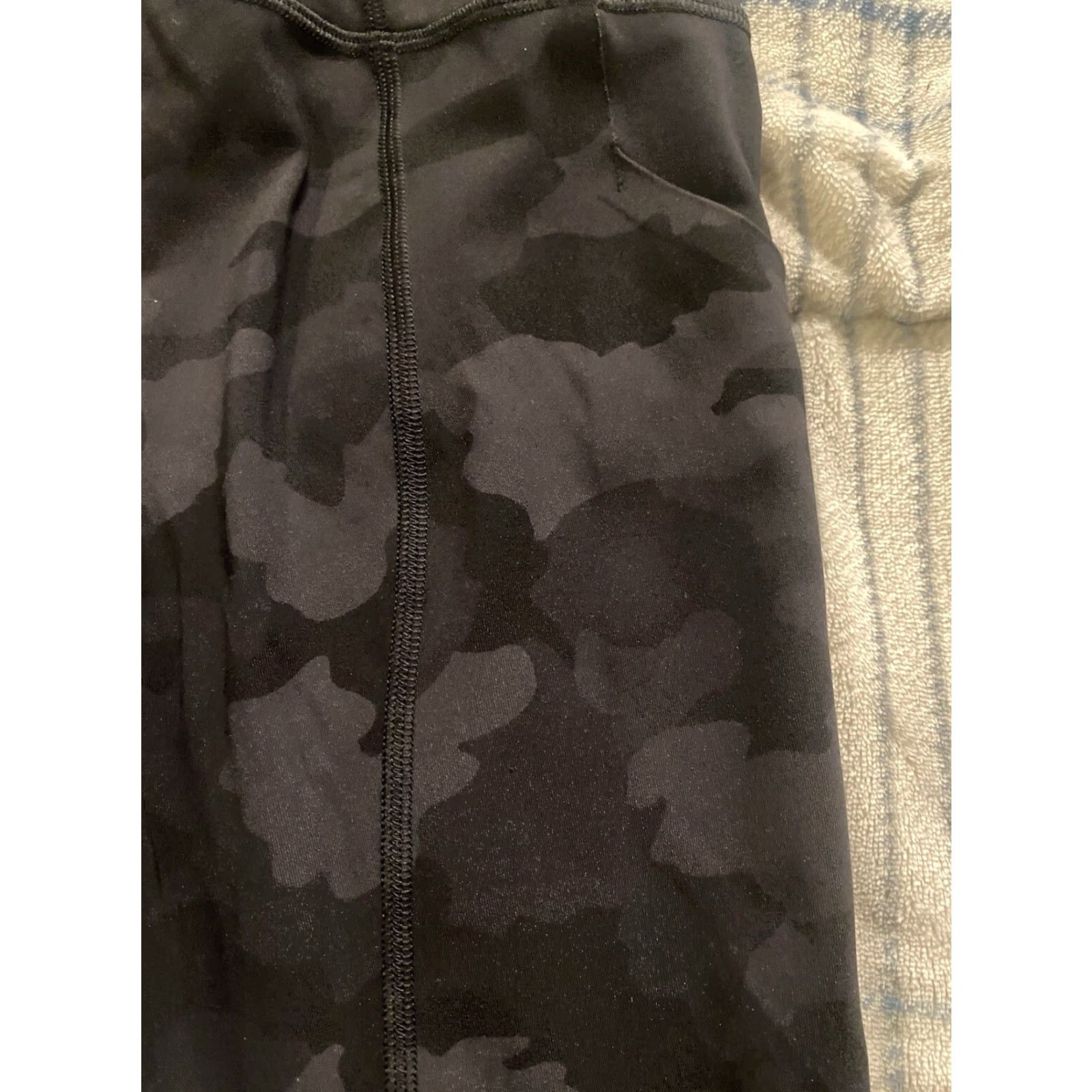 Lululemon Lululemon Pace Rival High Rise Crop Leggings 22" Camo Black Womens Size 4 Pants Size 27" / US 4 / IT 40 - 7 Thumbnail