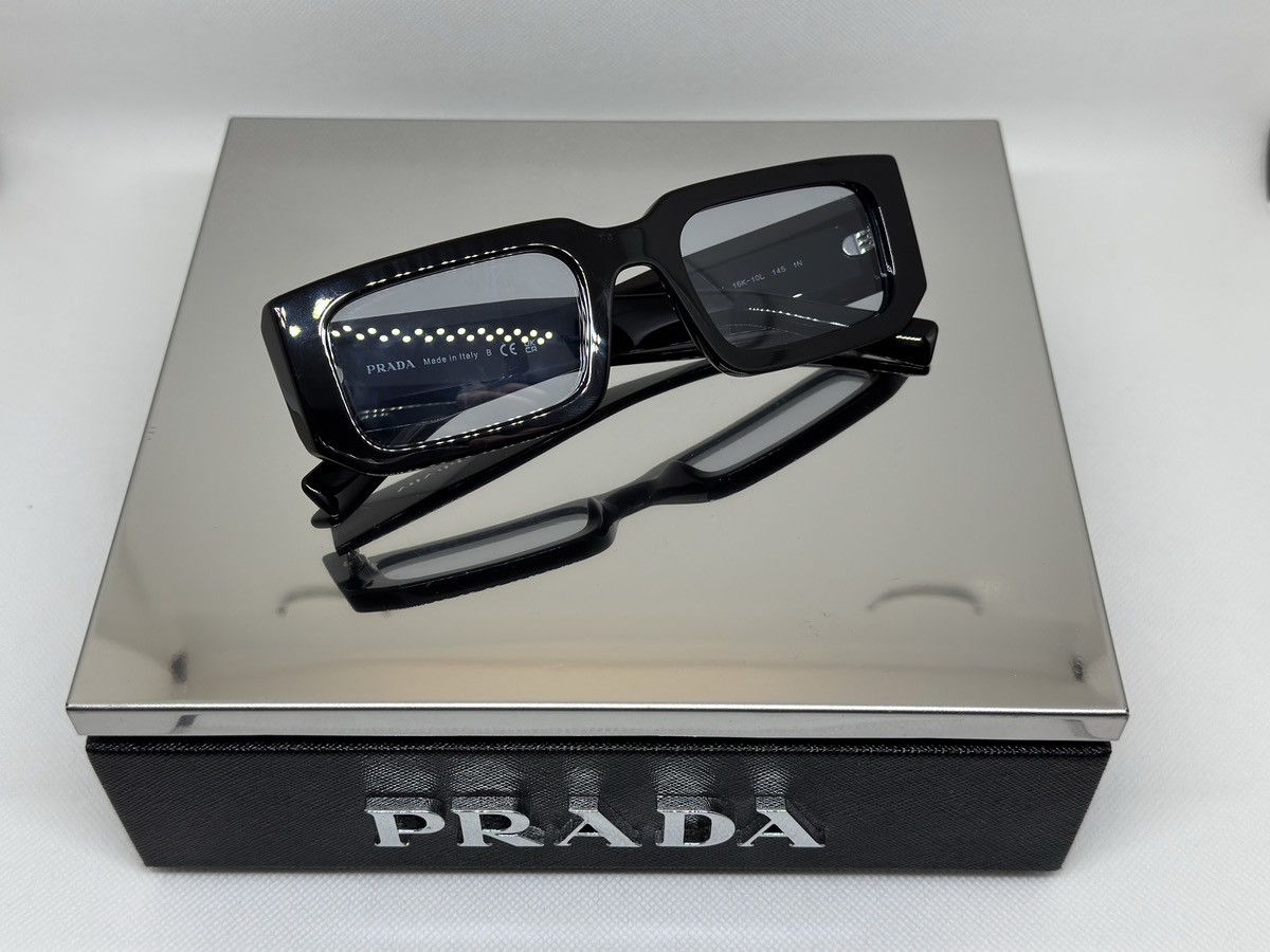 Prada Prada Symbole sunglasses PR 06YS 16K10L 53. New Collection Size ONE SIZE - 1 Thumbnail
