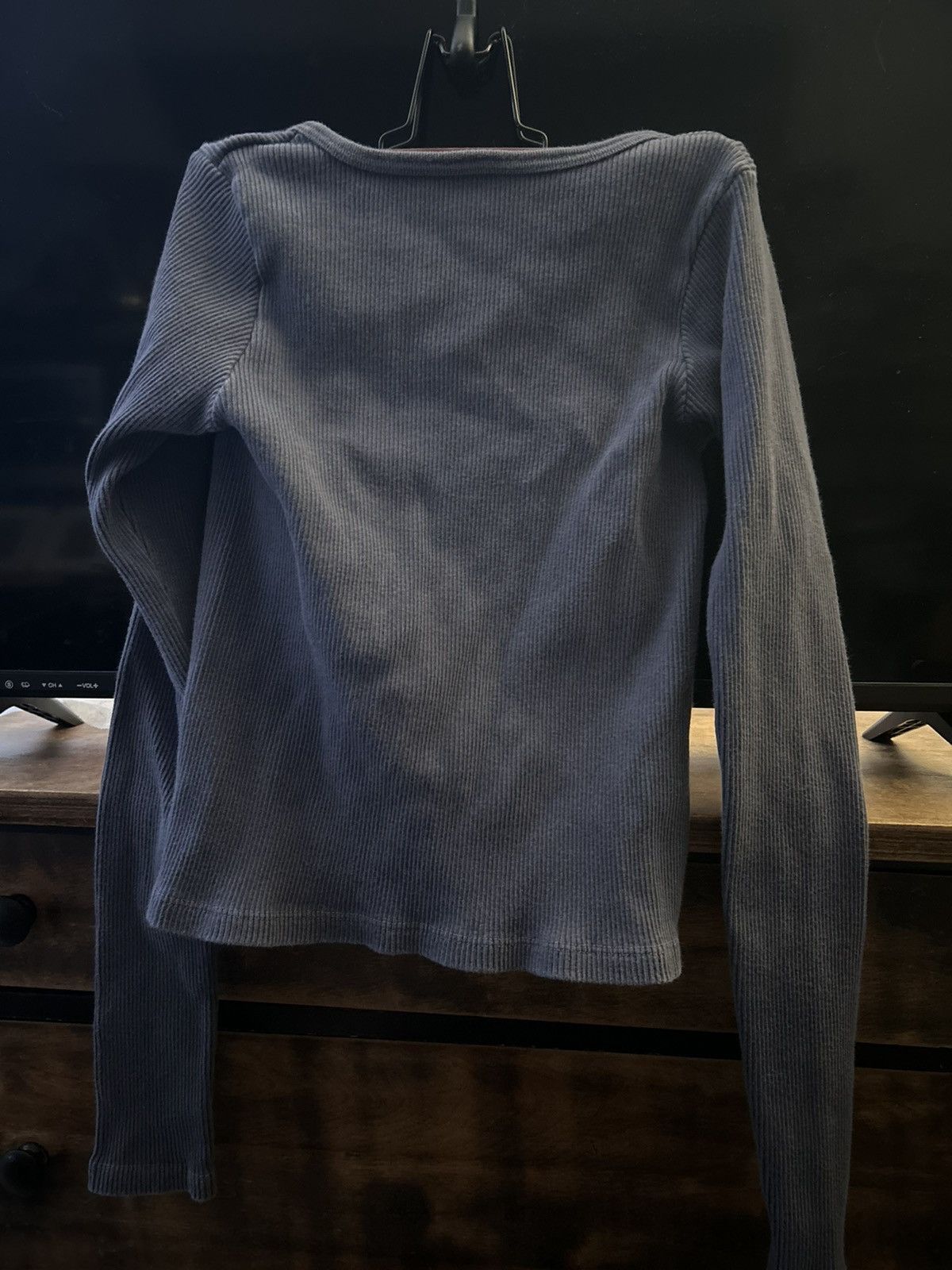 Brandy Melville Long sleeve ribbed crop shirt Size ONE SIZE - 2 Thumbnail