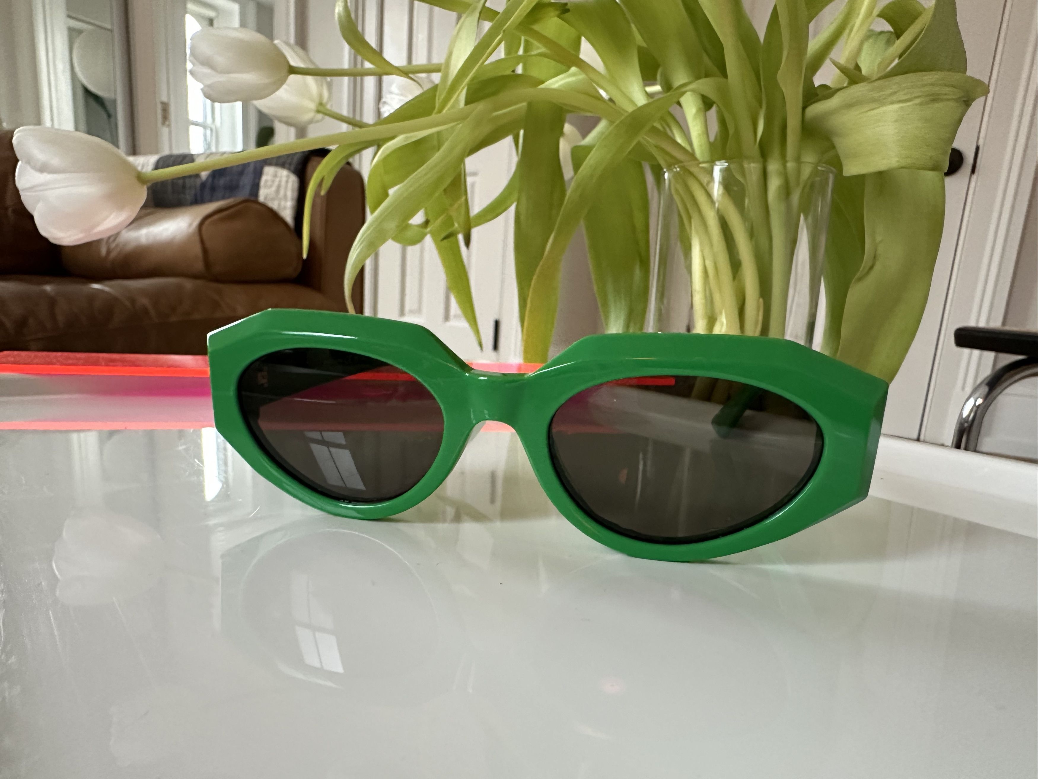 Bottega Veneta BOTTEGA VENETA - Facet Oval Sunglasses in Green. Unisex Size ONE SIZE - 1 Thumbnail