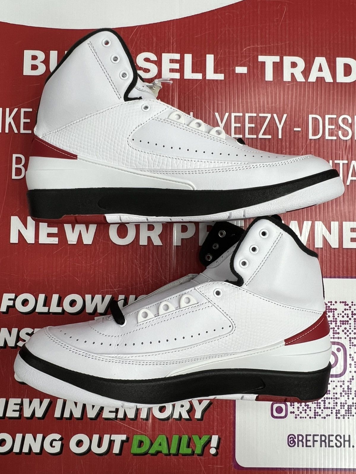 Jordan Brand Air Jordan 2 Chicago Size 8 Size US 8 / EU 41 - 2 Thumbnail