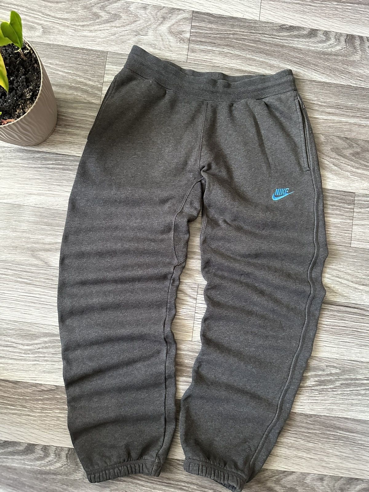 Nike Nike Grey Baggy Jogger Sweatpants y2k Small Swoosh size M Size US 32 / EU 48 - 2 Thumbnail