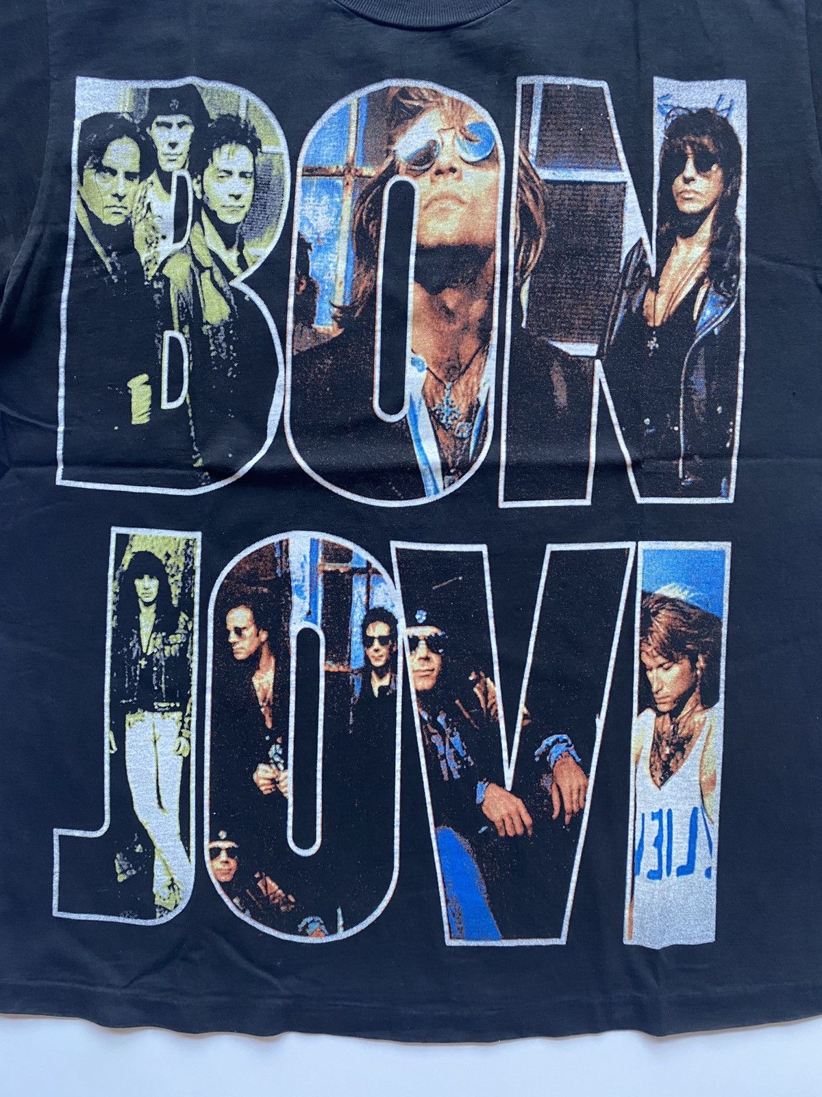 Band Tees BON JOVI Size US M / EU 48-50 / 2 - 3 Thumbnail
