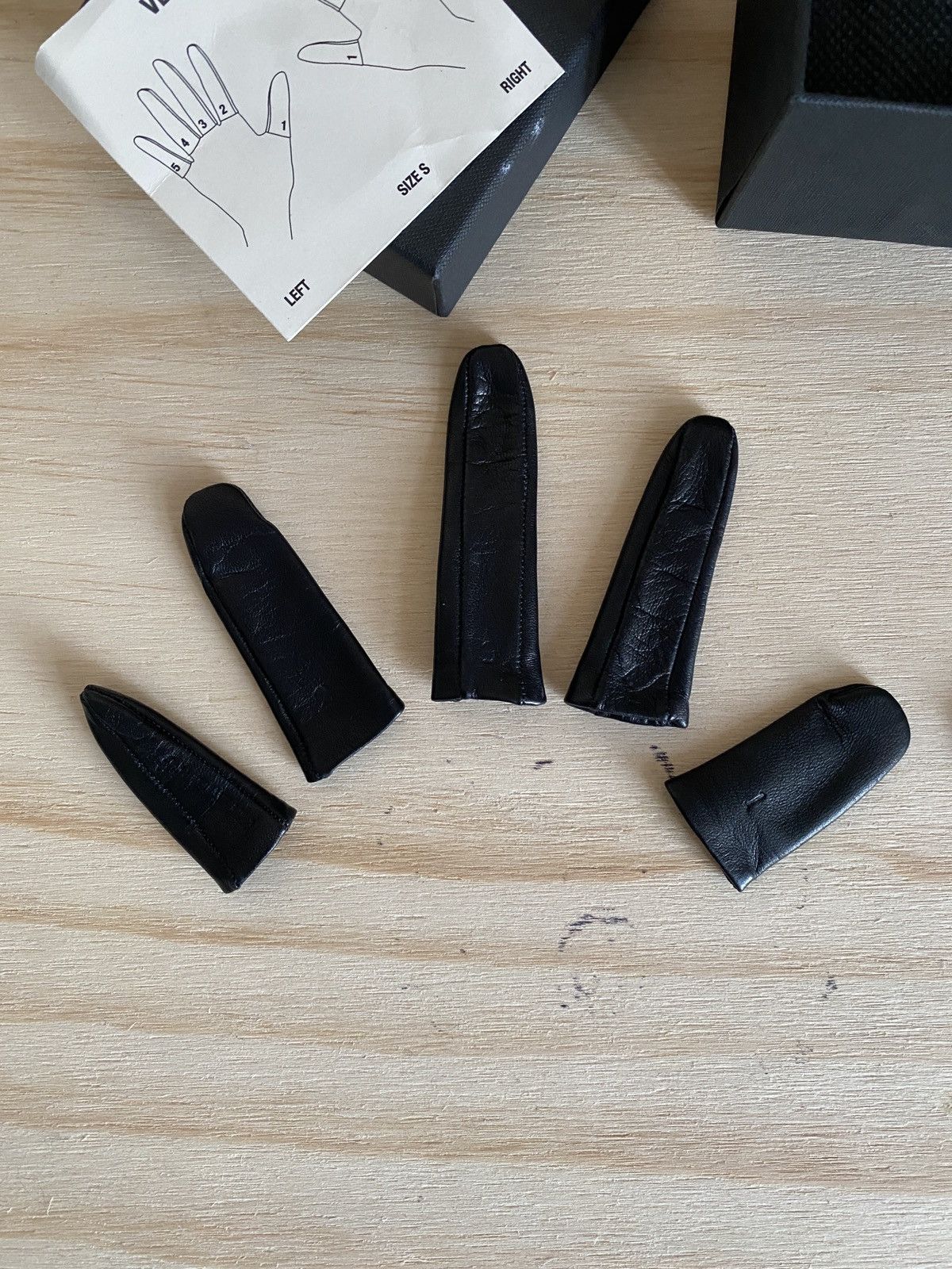 Vetements SS16 Finger Gloves Size ONE SIZE - 7 Thumbnail