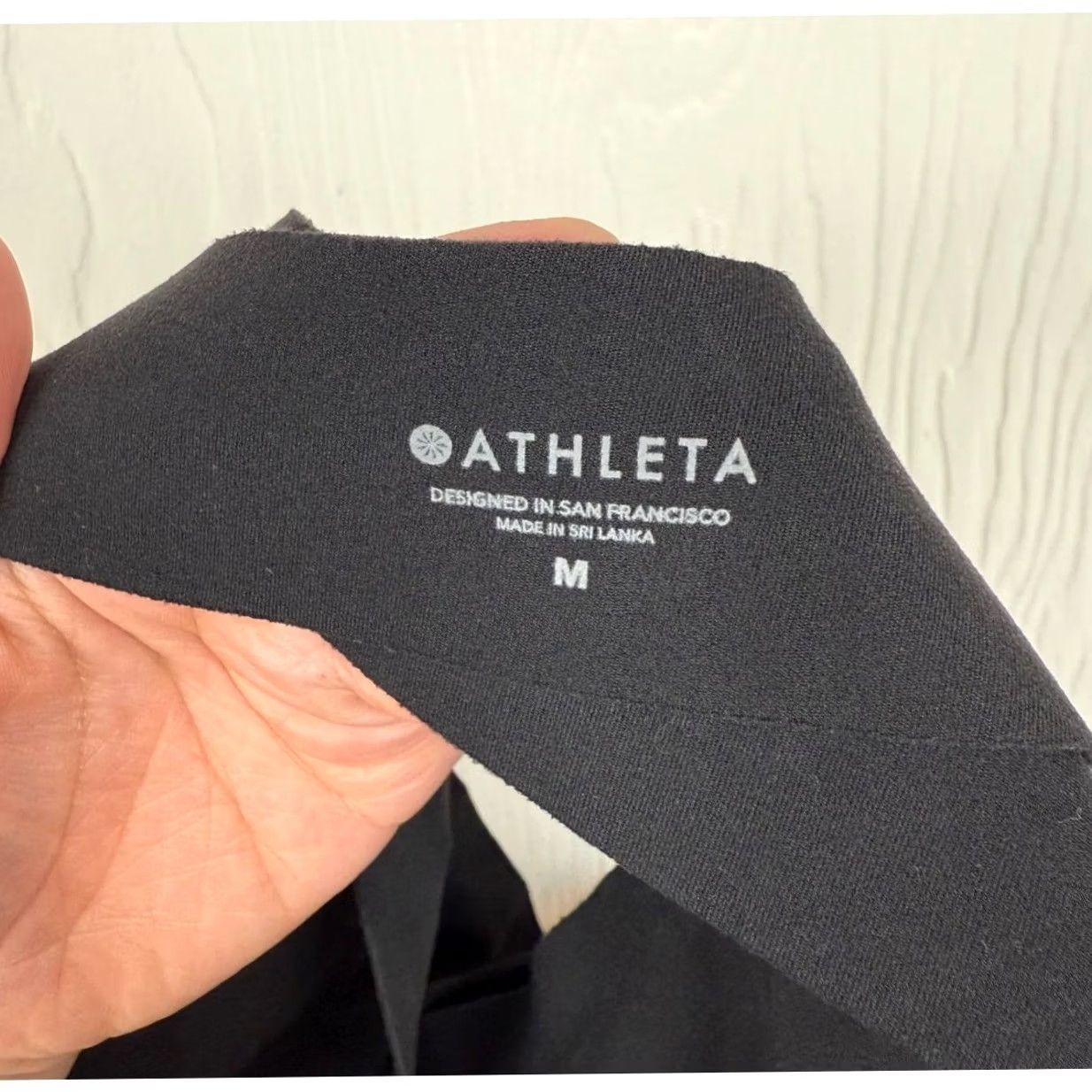 Athleta Athleta Sports Bra Black M Removable Pads Criss Cross Scoop Neck Medium Size ONE SIZE - 4 Thumbnail