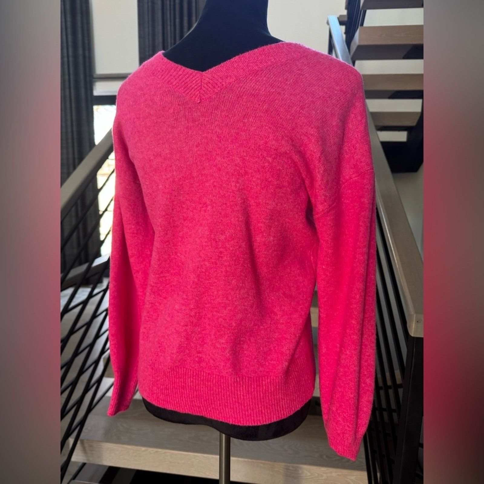 Loft LOFT Pink V-Neck Sweater with Silver Star Accents size XS Size XS / US 0-2 / IT 36-38 - 5 Thumbnail